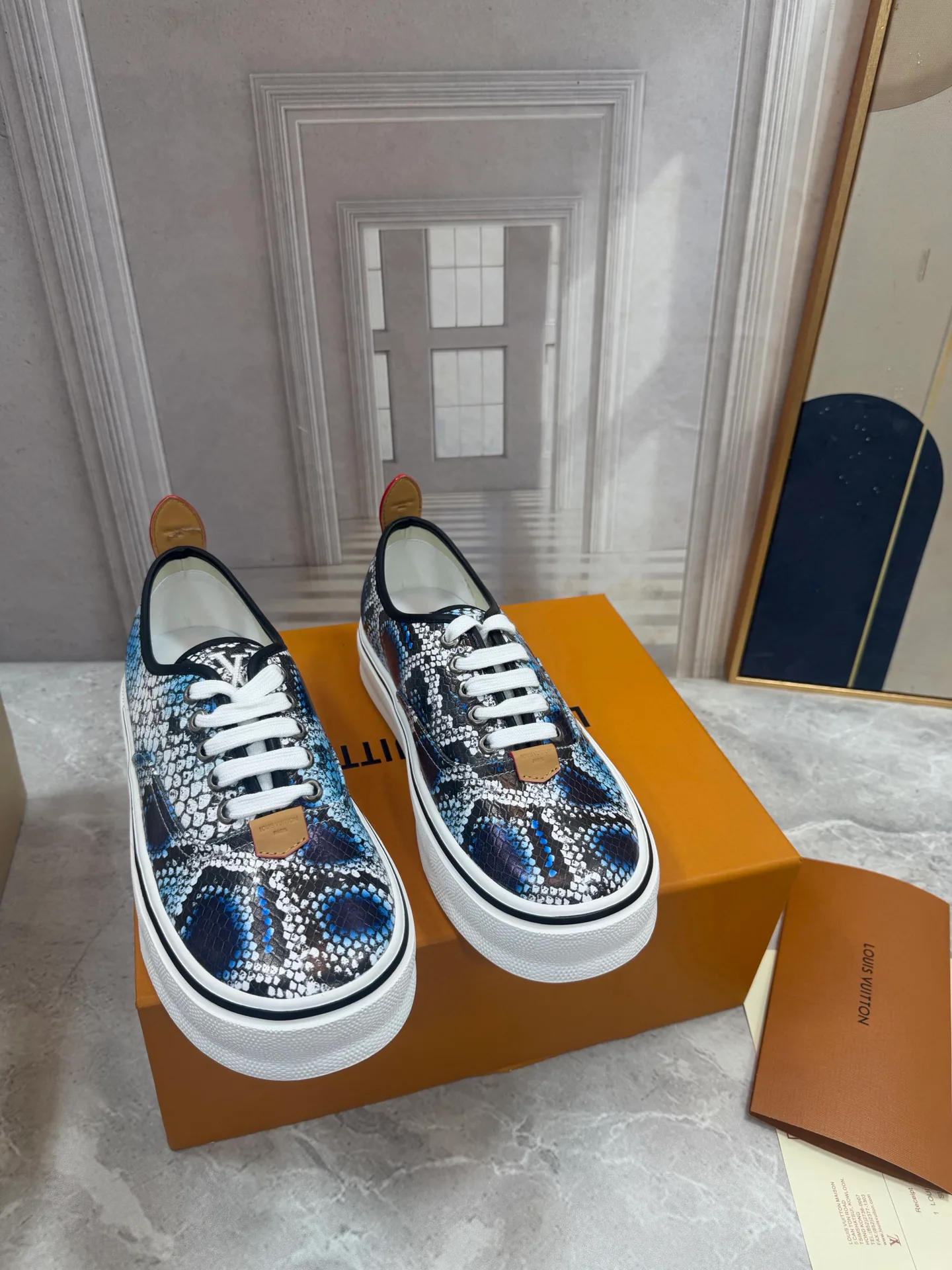 Men's Sneakers LOUIS VUITTON 18190060
