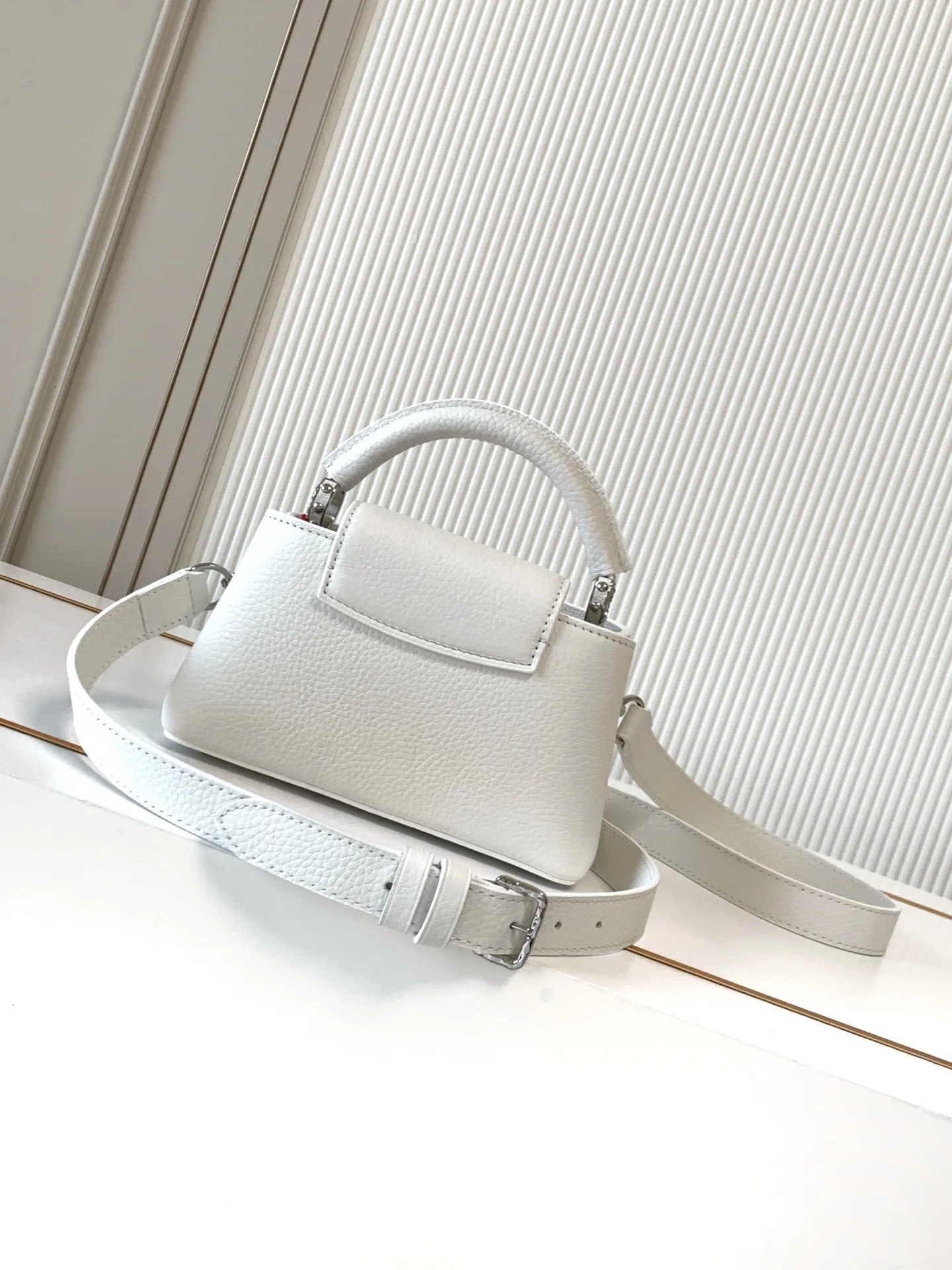 Women's Classic Handbags LOUIS VUITTON 17802978