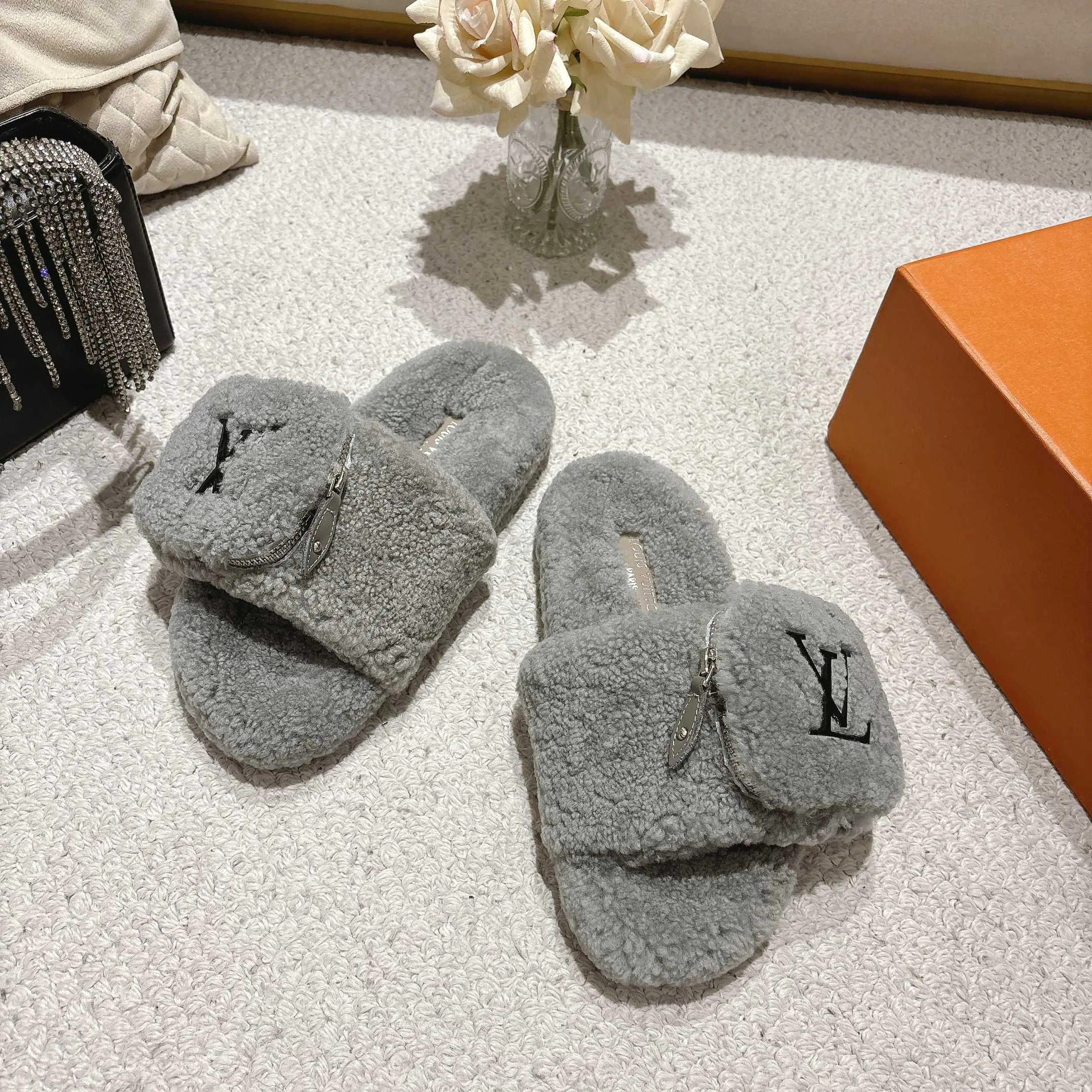 Women's Slippers LOUIS VUITTON 17957254