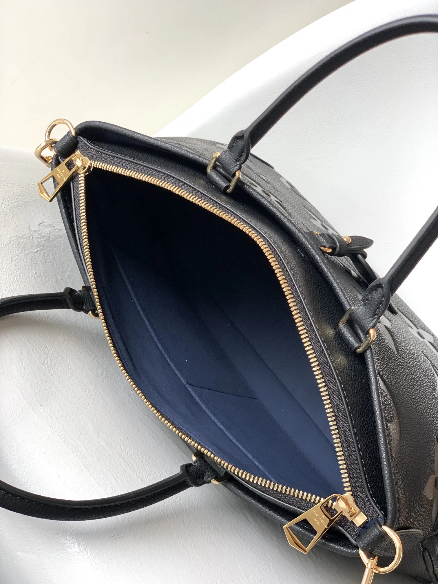Women's Classic Handbags LOUIS VUITTON 17949193