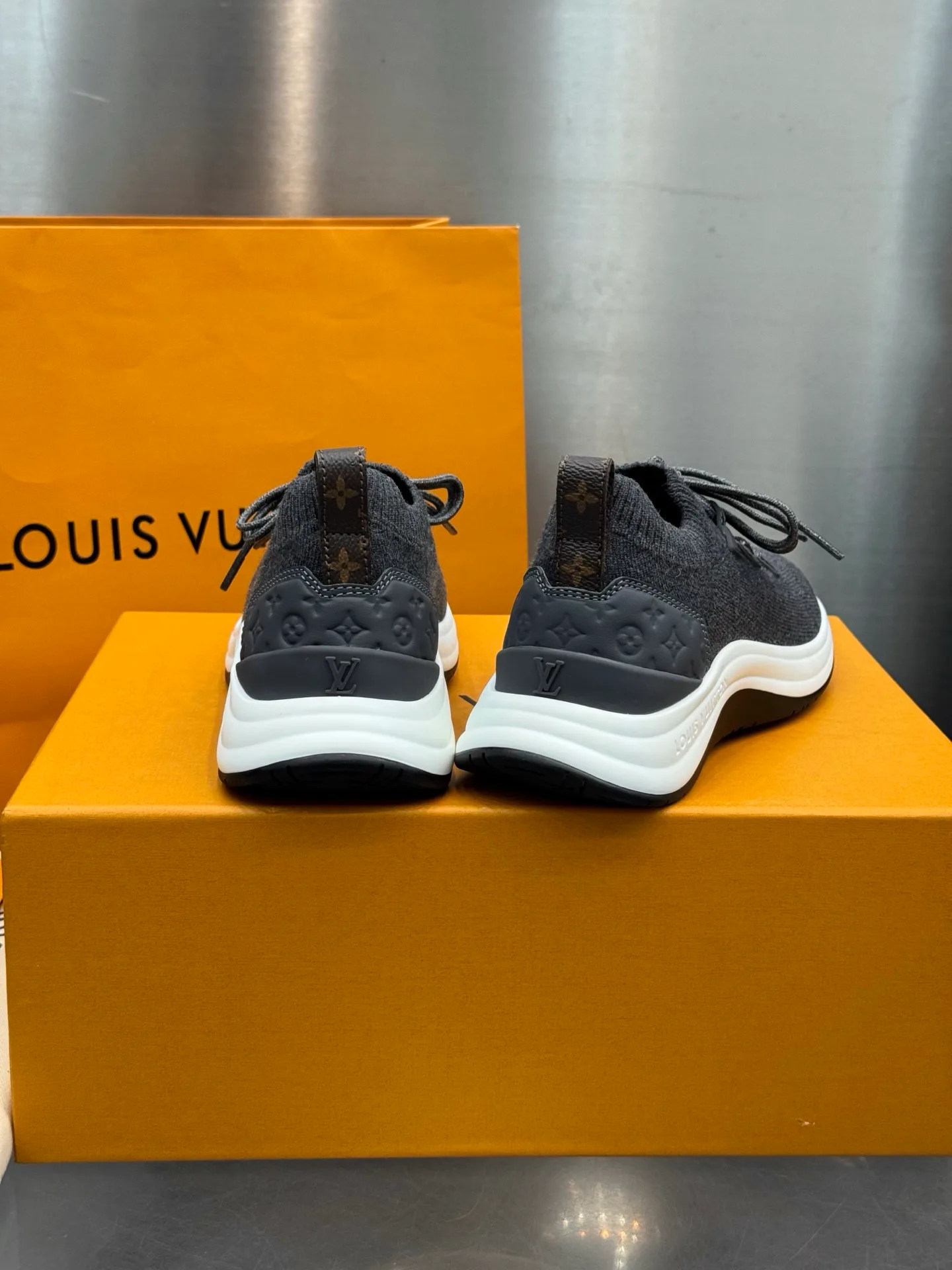 Women's Sneakers LOUIS VUITTON 18202473