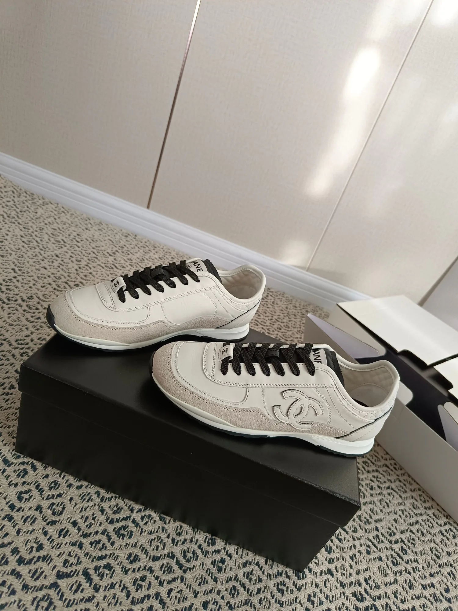 Women's Sneakers CHANEL 18274008