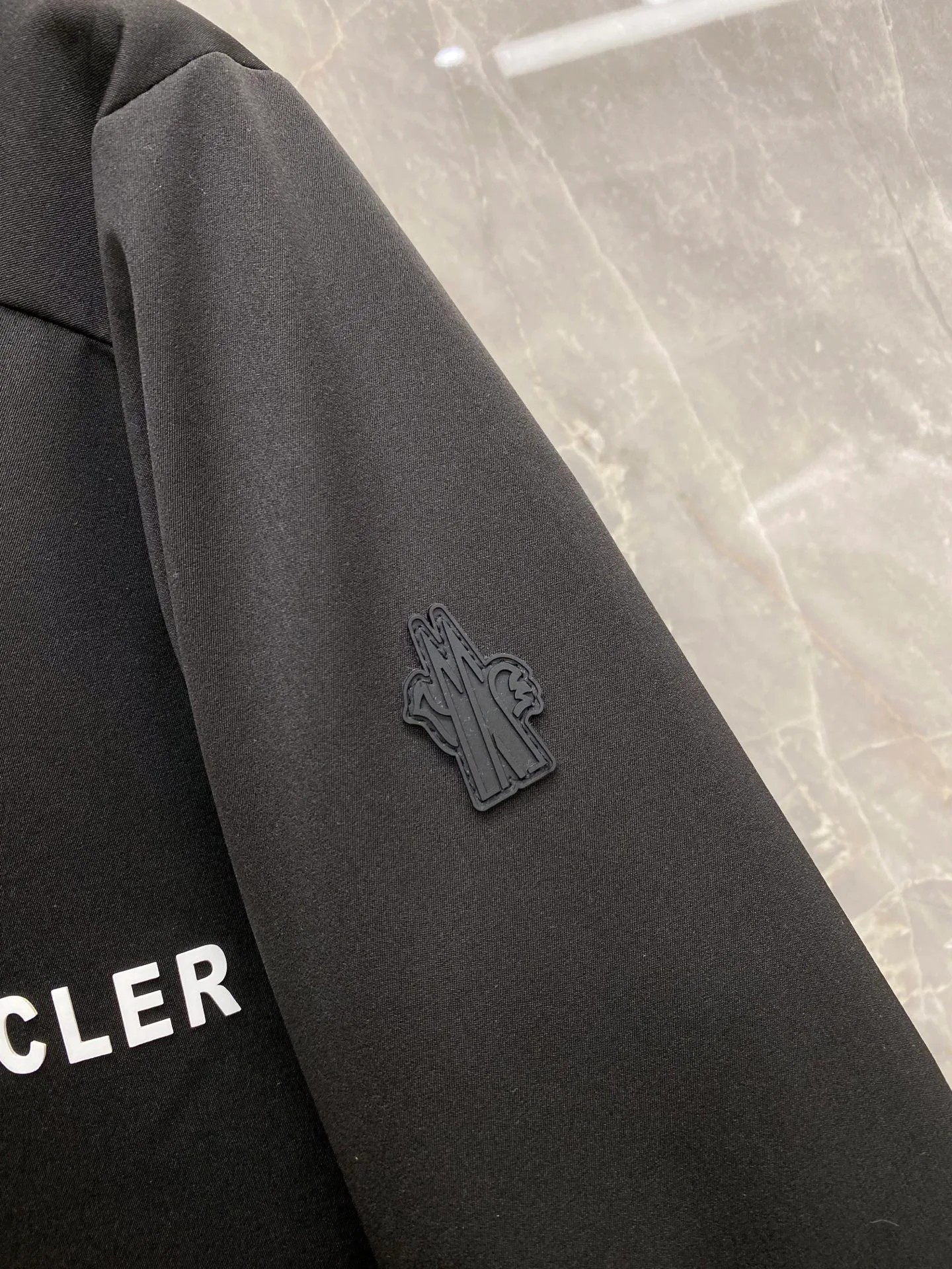 Men's Jackets And Down Jackets MONCLER 18348637