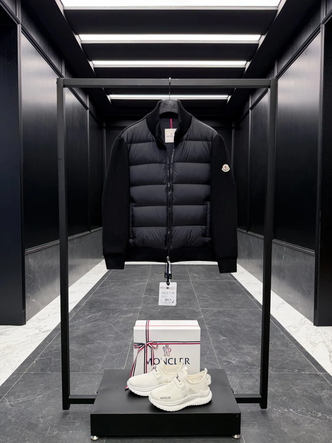 Men's Jackets And Down Jackets MONCLER 18416837
