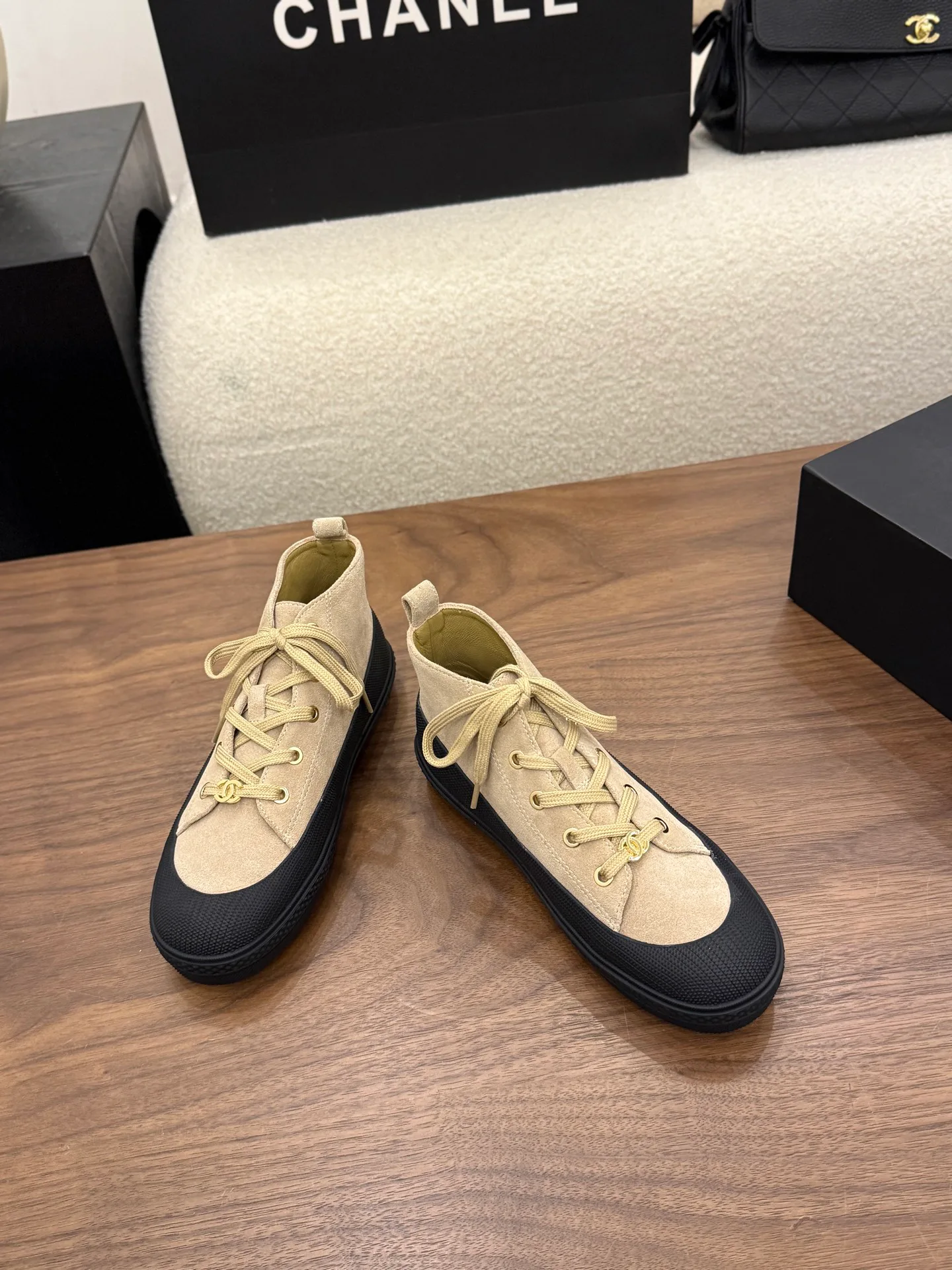 Women's Sneakers CHANEL 18223592