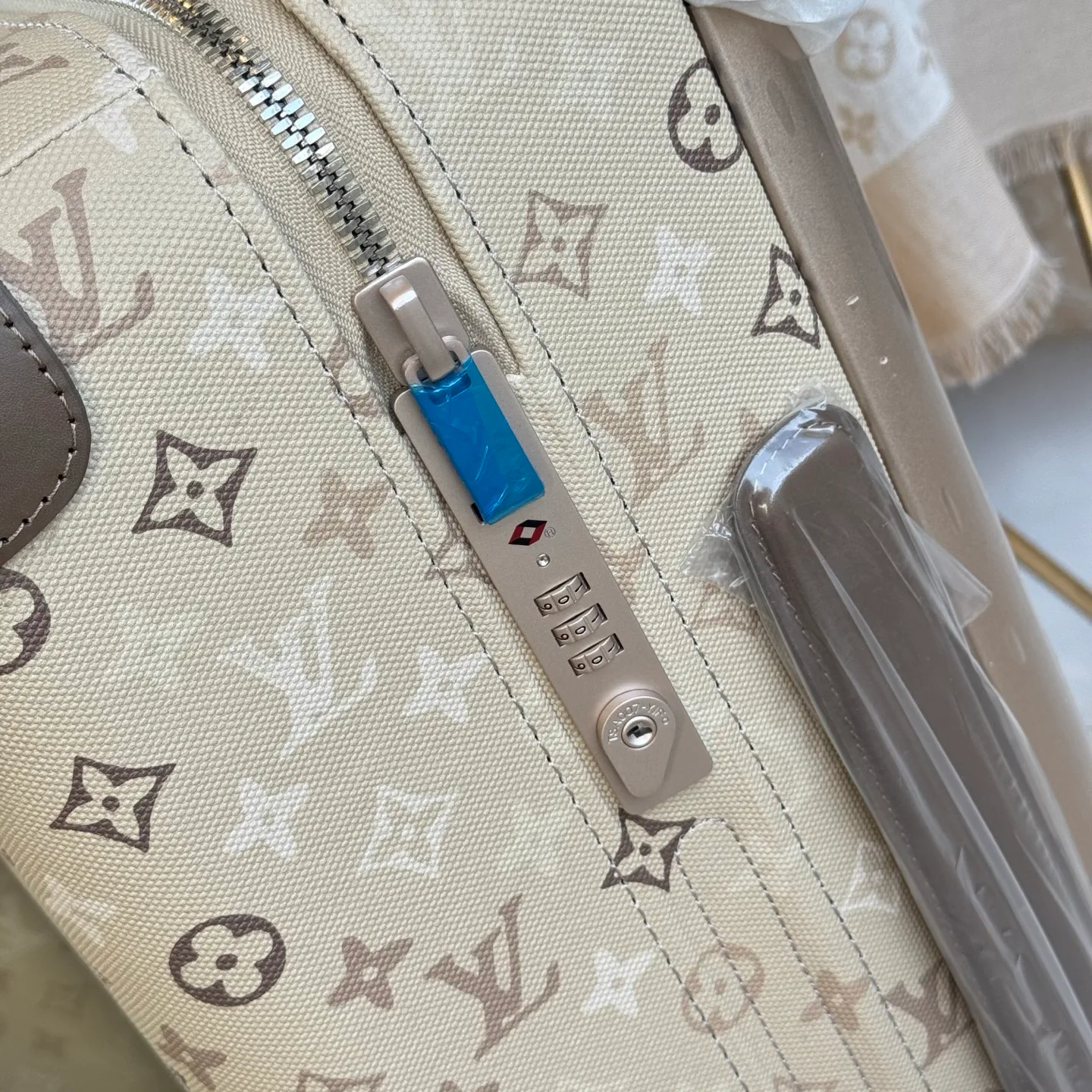 Suitcases LOUIS VUITTON 17675231