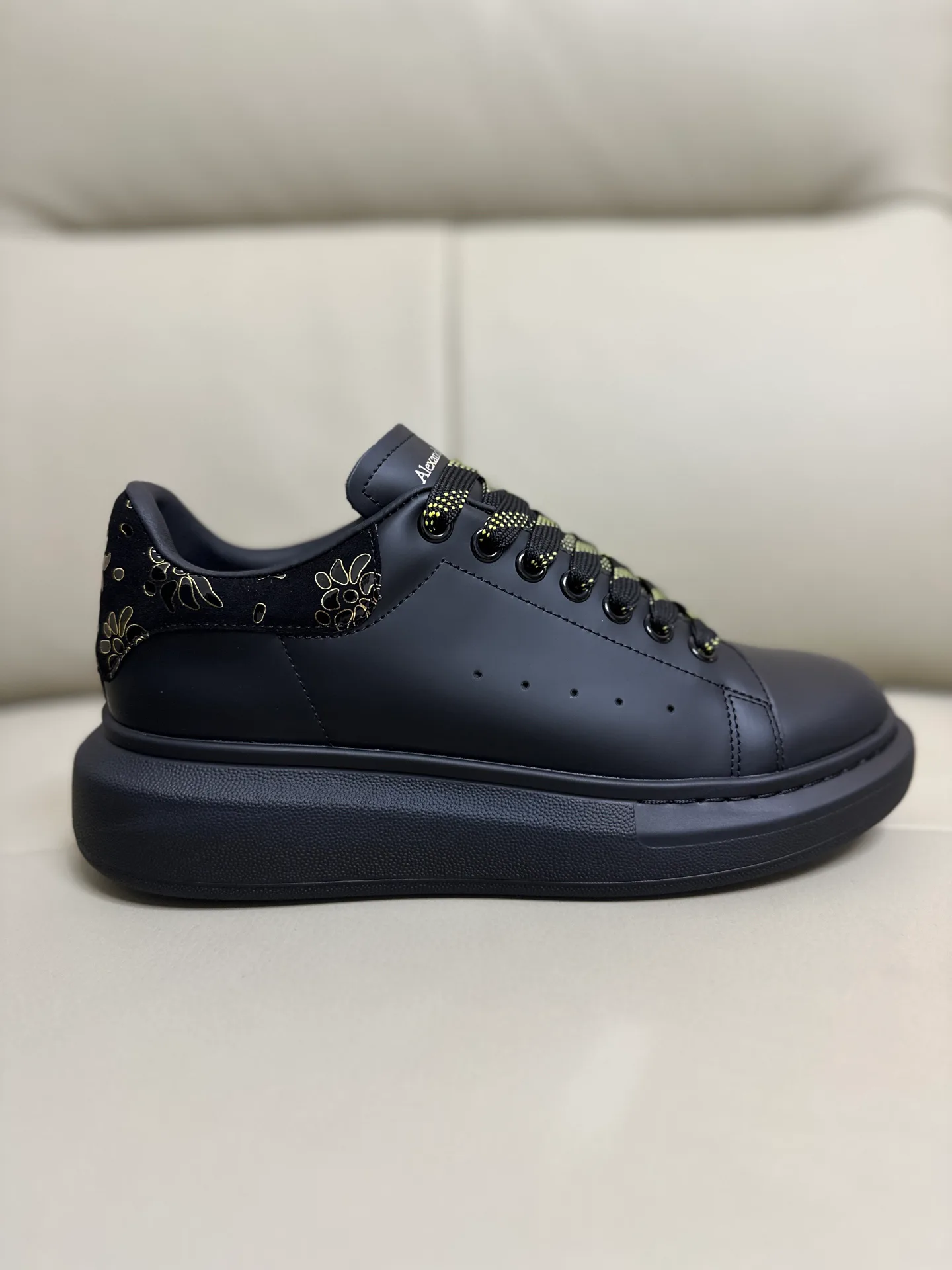 Кроссовки Женские Alexander Mcqueen 18616712