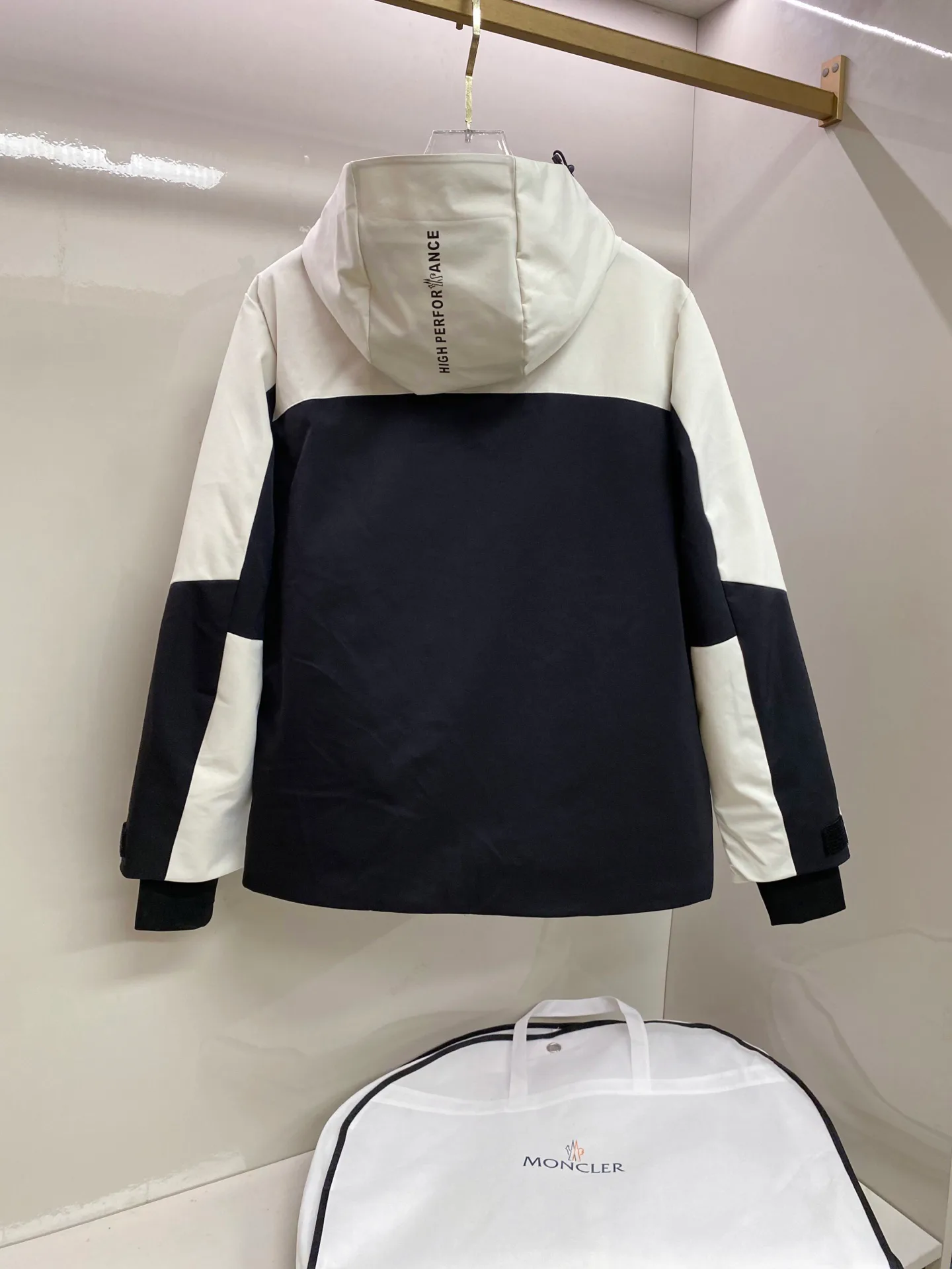 Men's Jackets And Down Jackets MONCLER 18029202