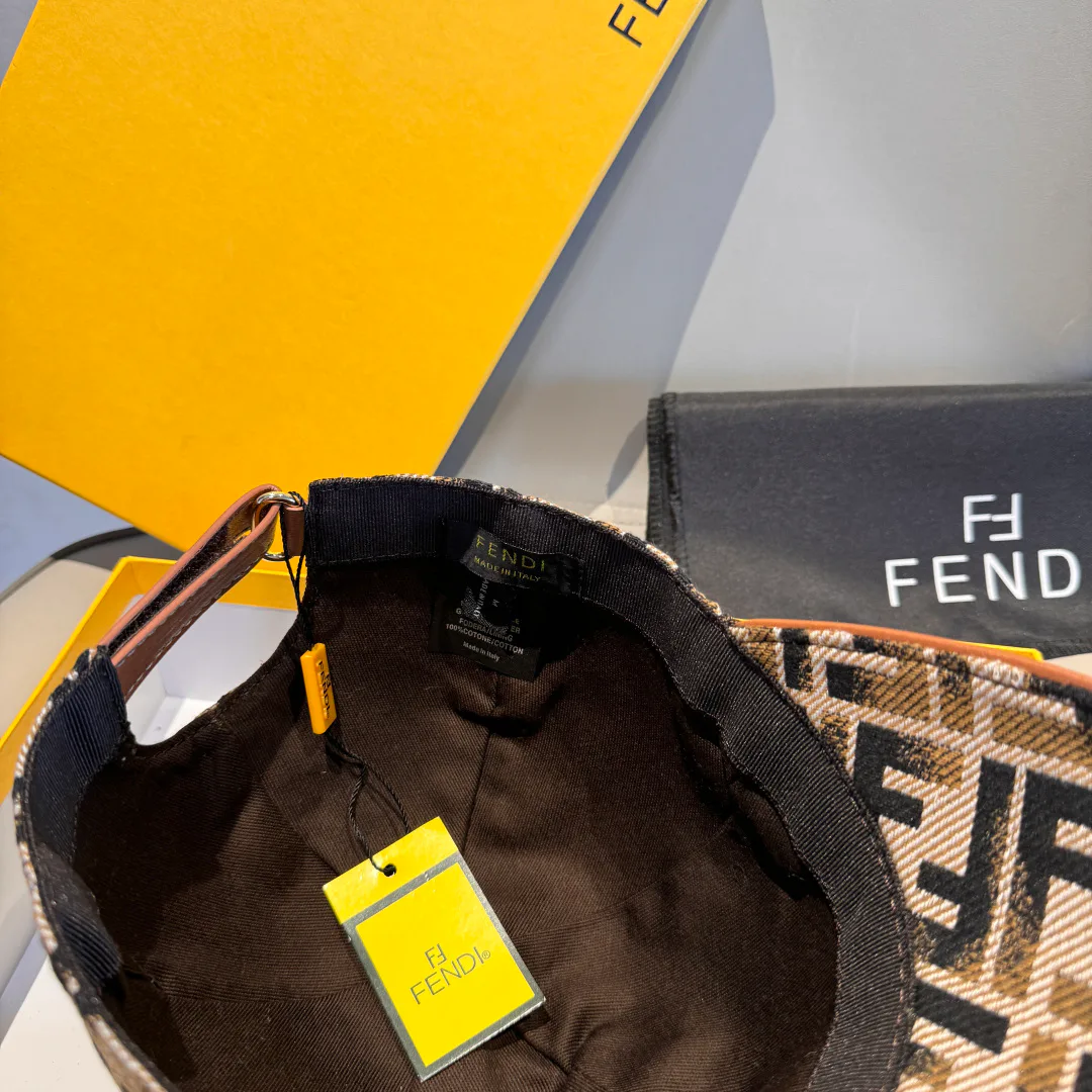 Hats FENDI 18105231