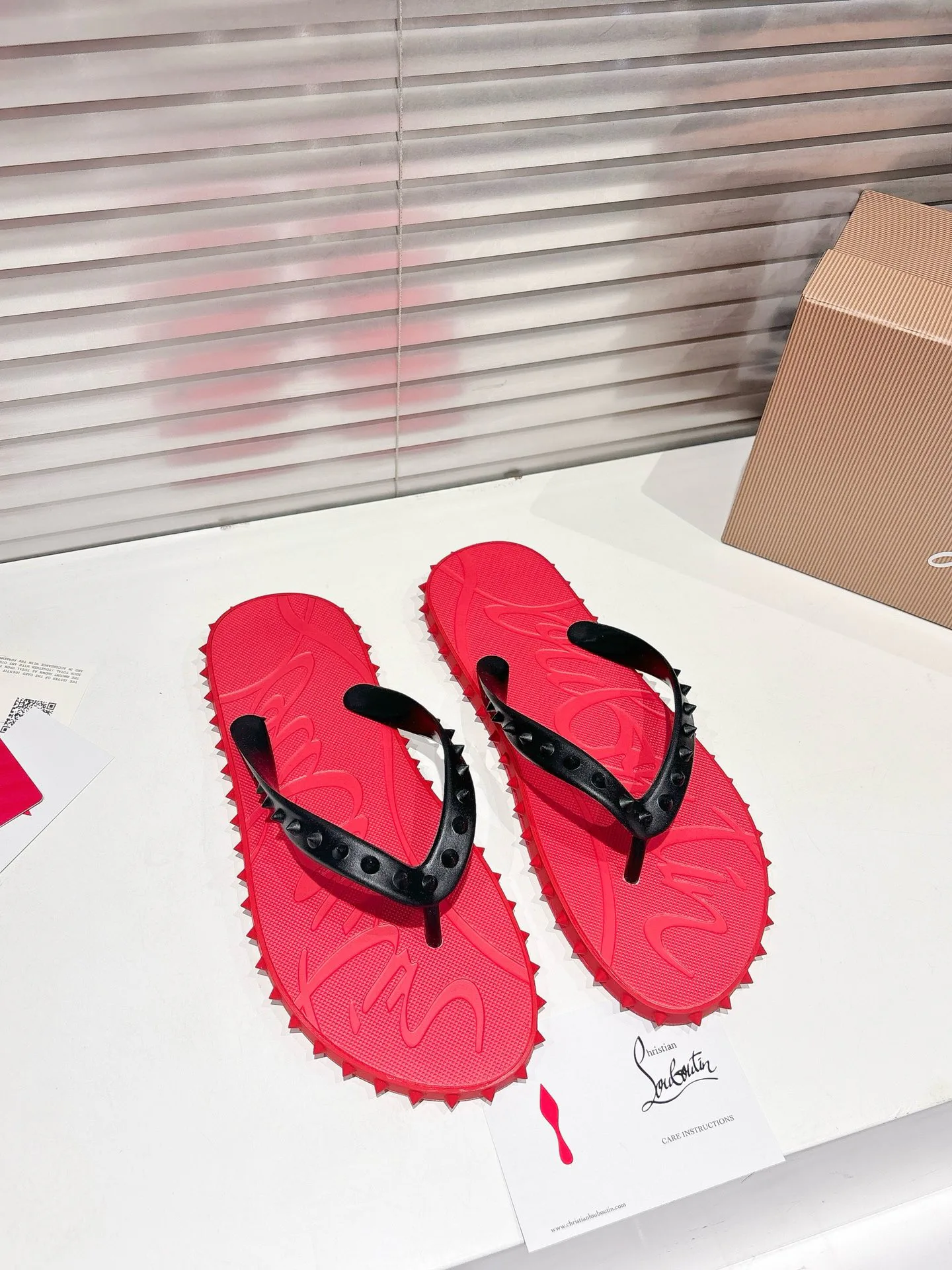 Women's Flip-Flops CHRISTIAN LOUBOUTIN 17604585