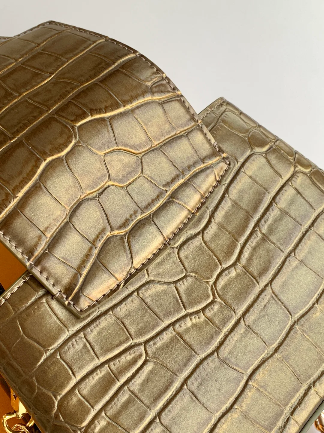 Women's Classic Handbags LOUIS VUITTON 18520950