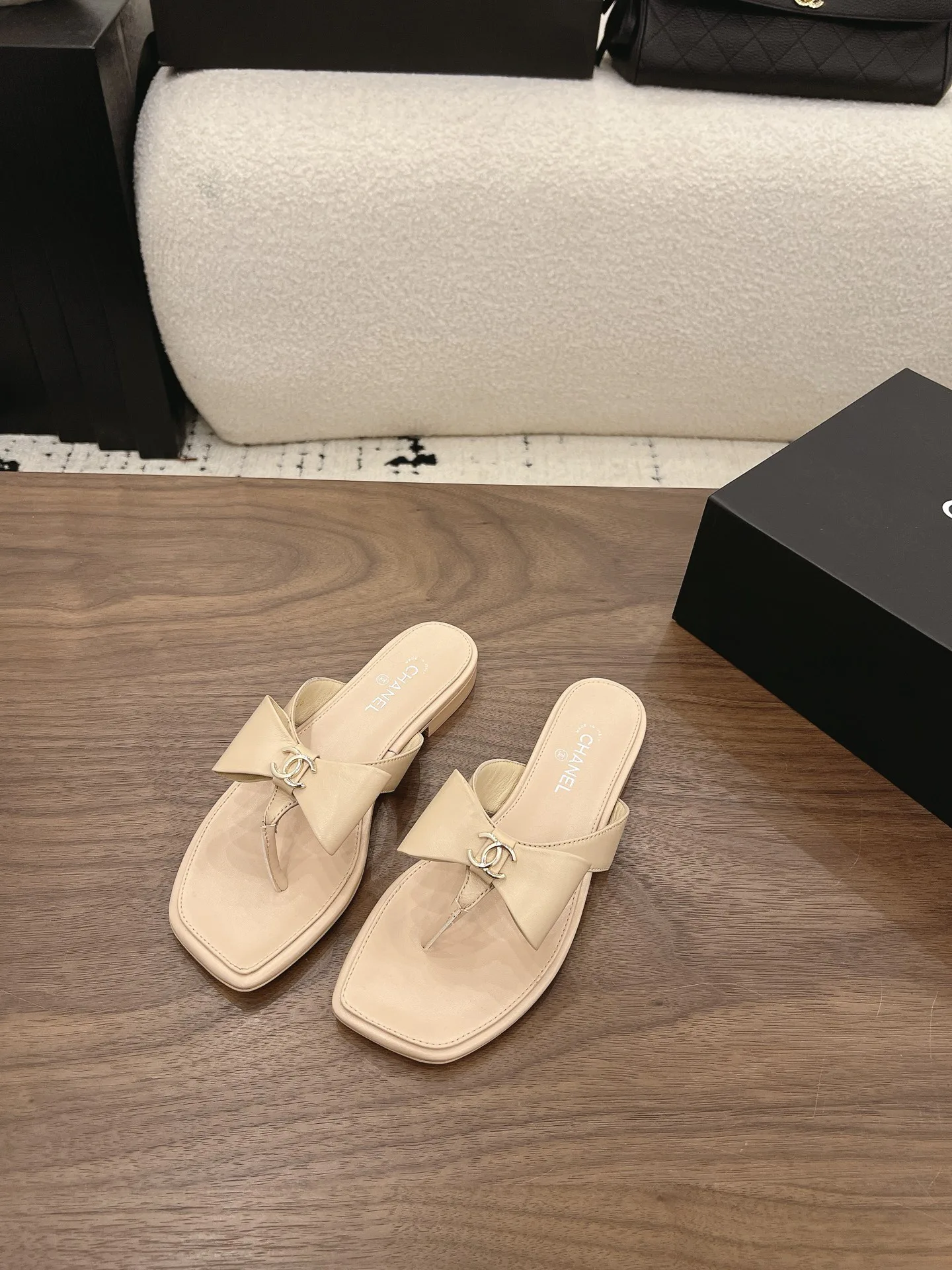 Women's Flip-Flops CHANEL 17342718