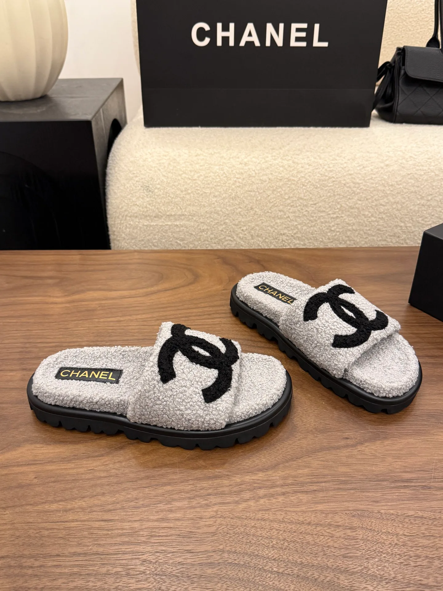 Women's Slippers CHANEL 18223732