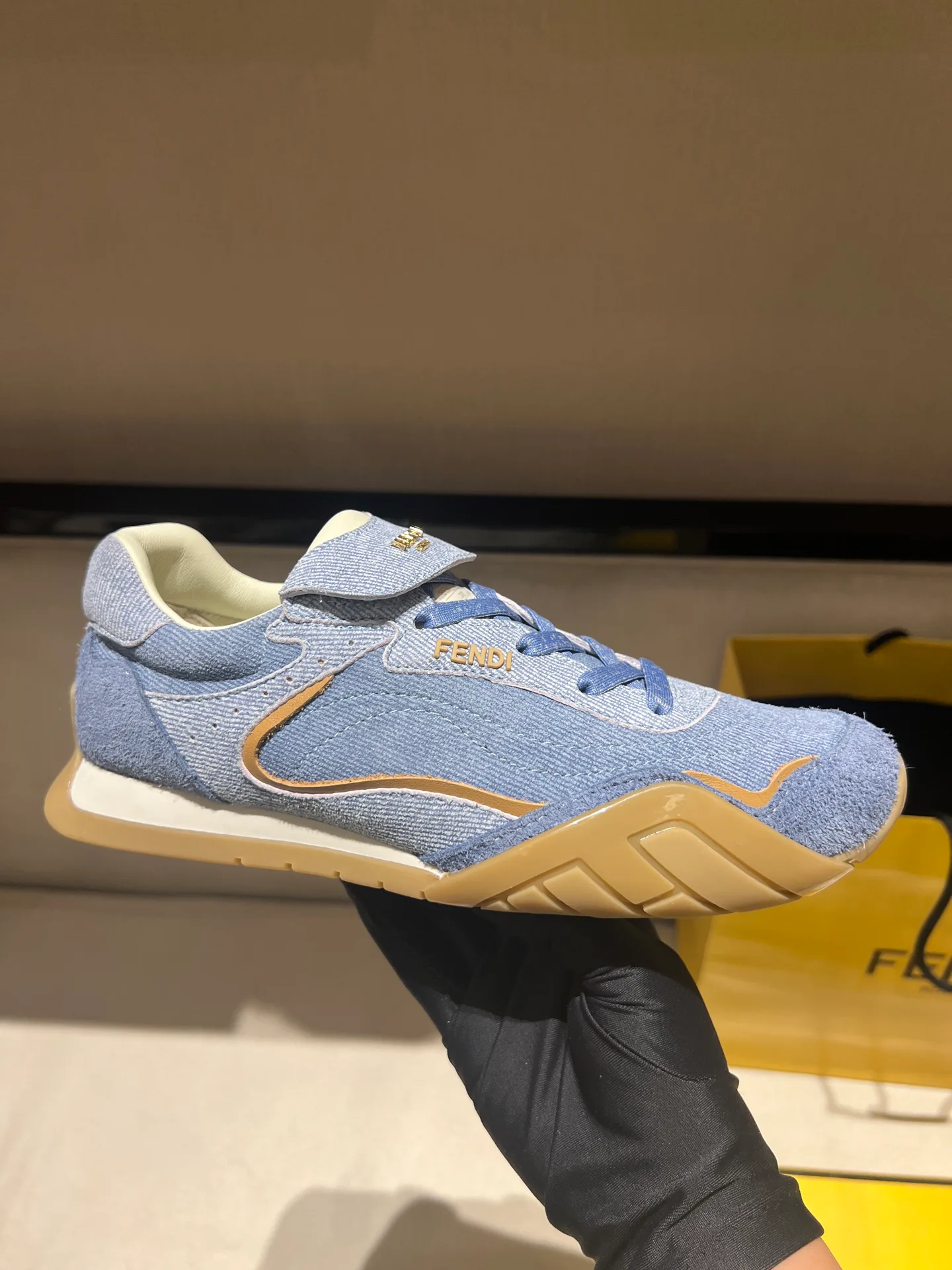Women's Sneakers FENDI 18020719