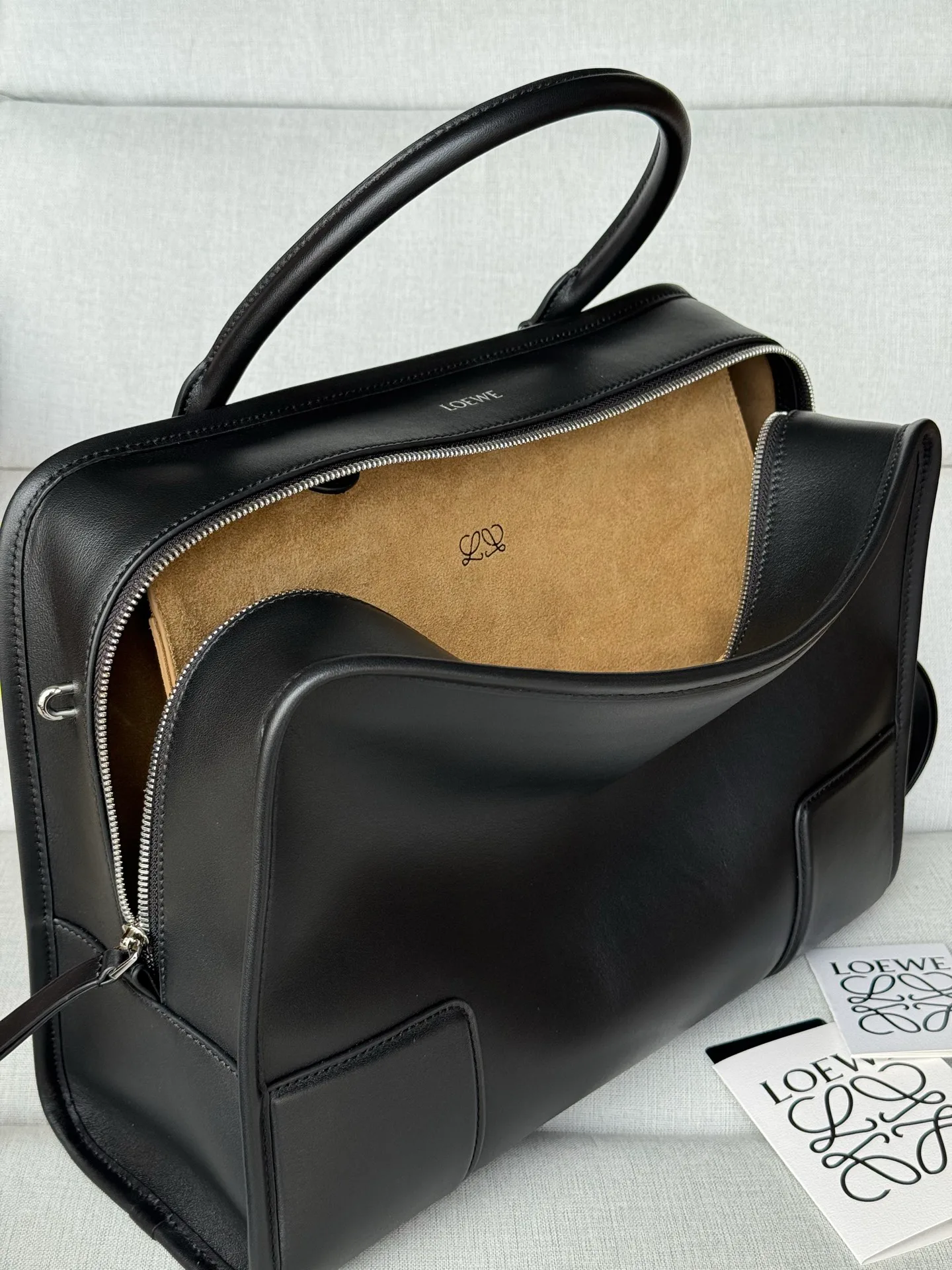 Women's Classic Handbags LOEWE 18231890
