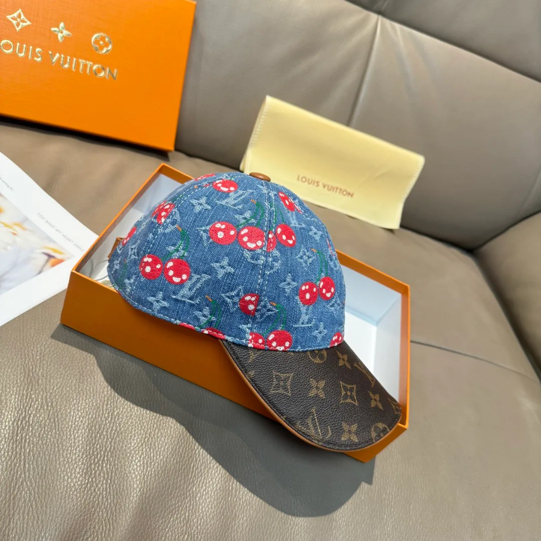 Hats LOUIS VUITTON 18347059