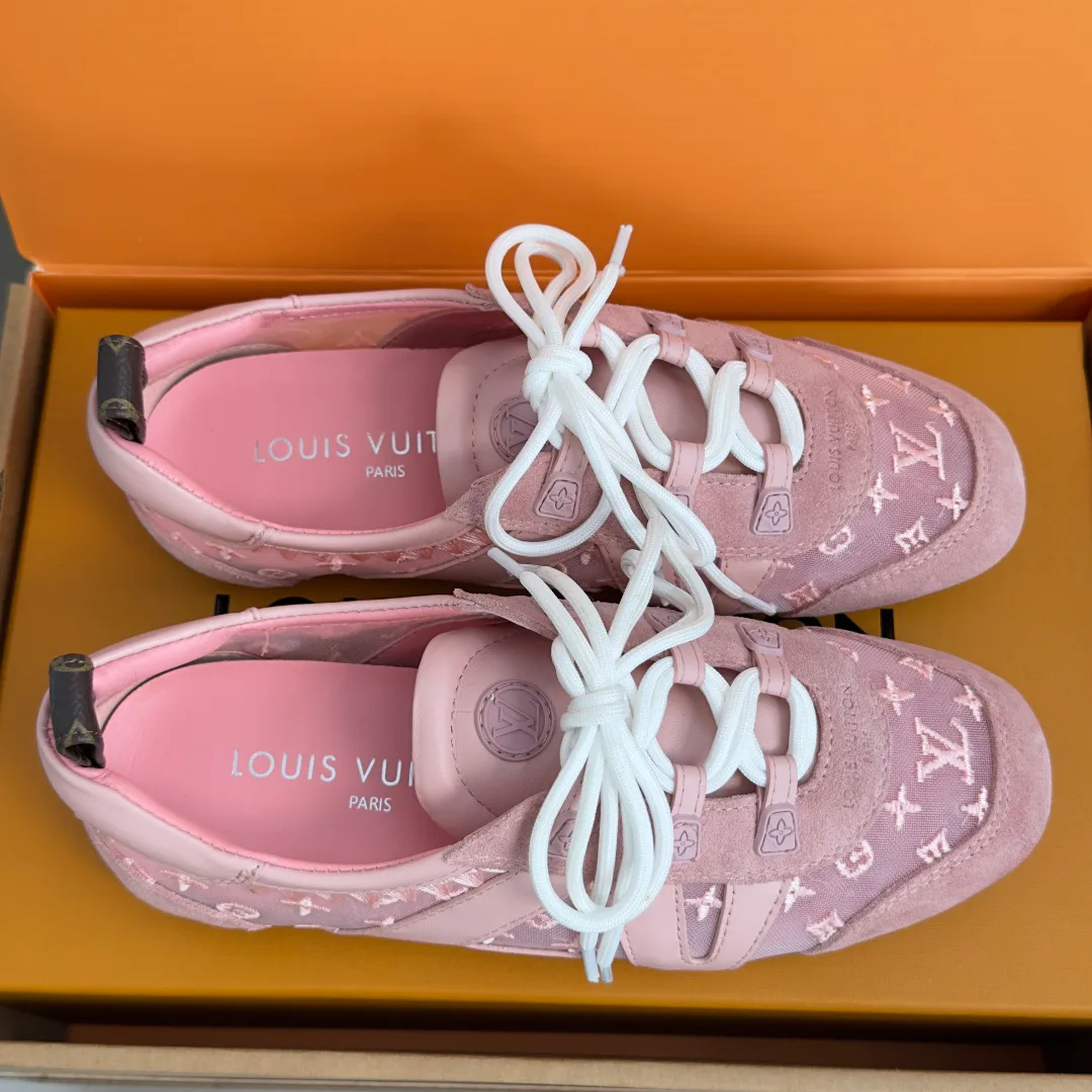 Women's Sneakers LOUIS VUITTON 18083475