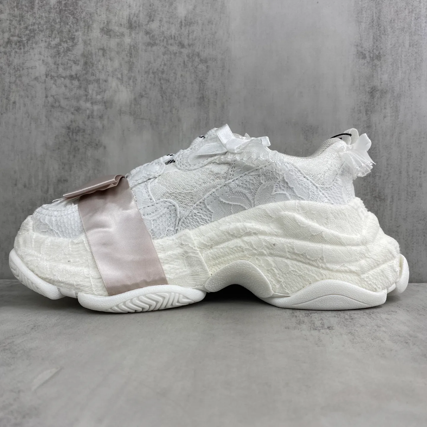 Кроссовки Женские Balenciaga 18686631