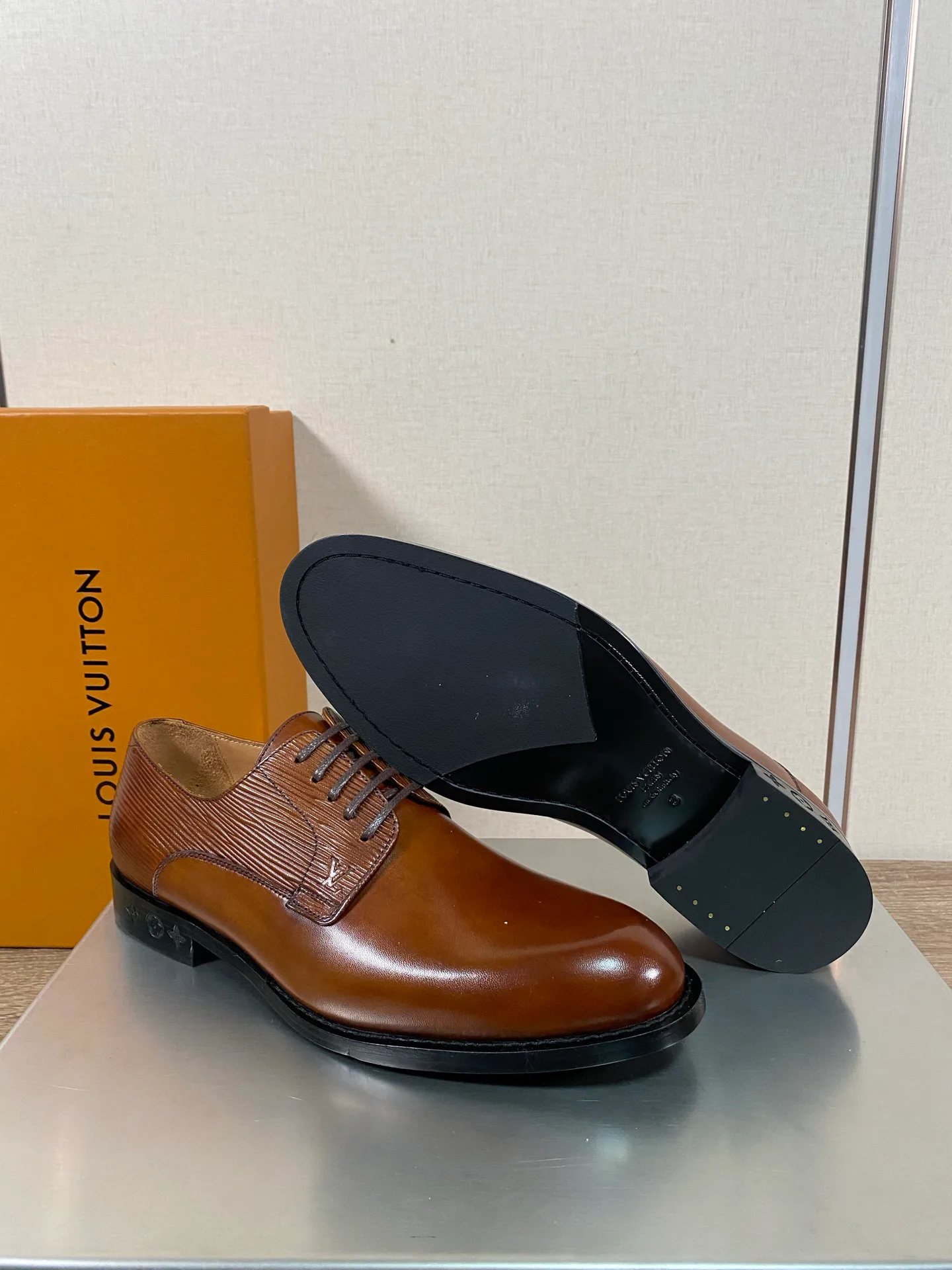 Men's Loafers And Dress Shoes LOUIS VUITTON 18078680
