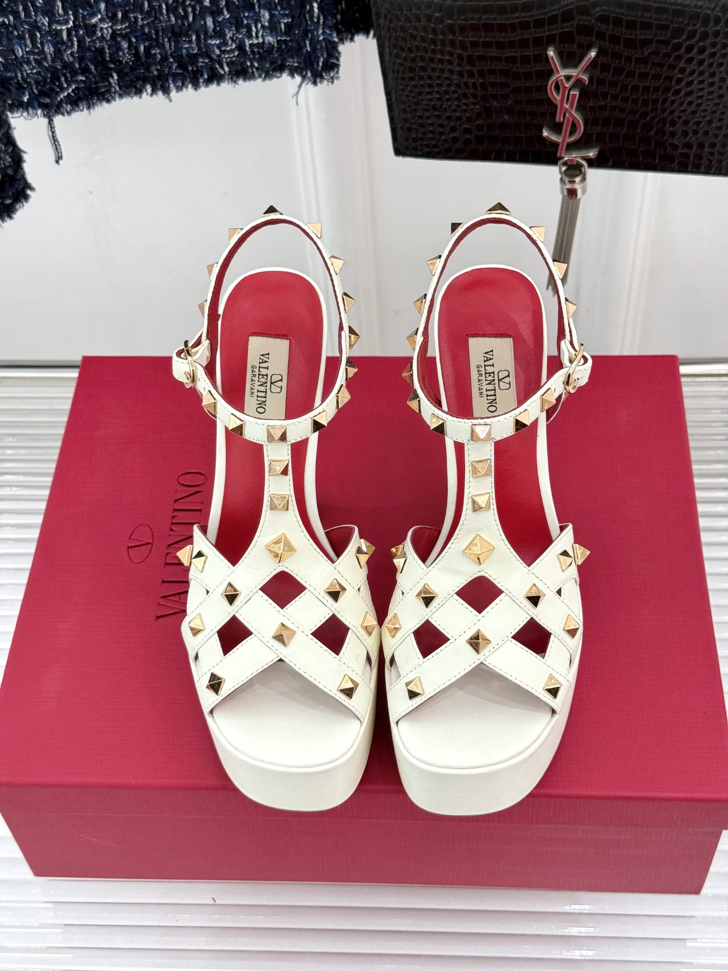 Women's Open-Toe Sandals VALENTINO 18198294