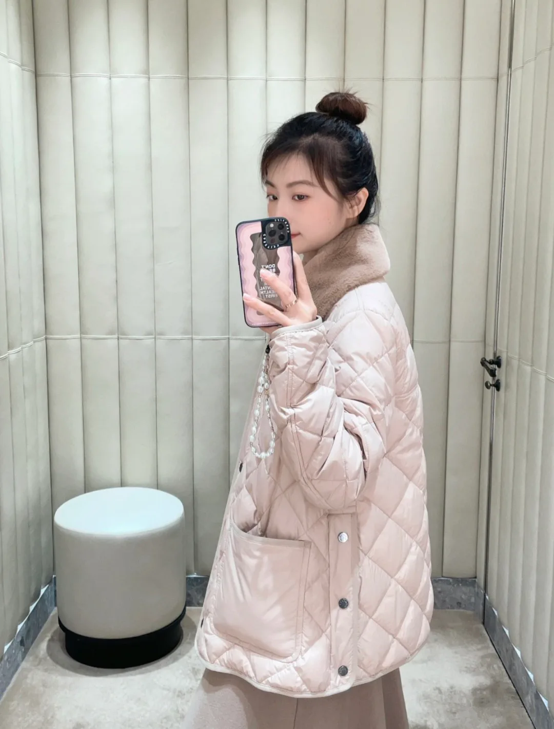 Women's Jackets And Down Jackets MONCLER 18111364