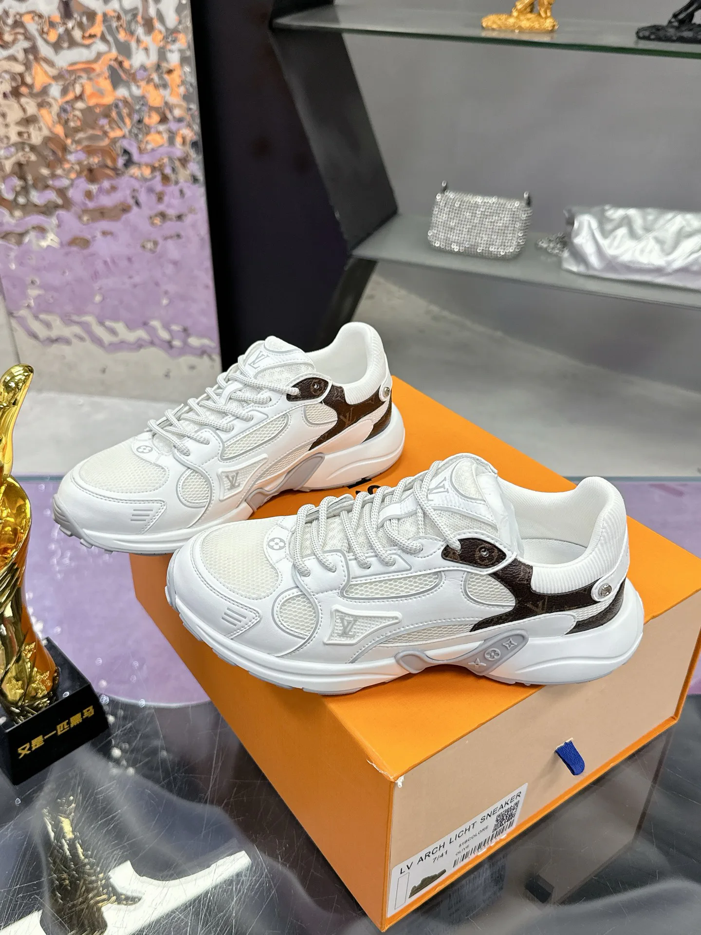 Women's Sneakers LOUIS VUITTON 17530431