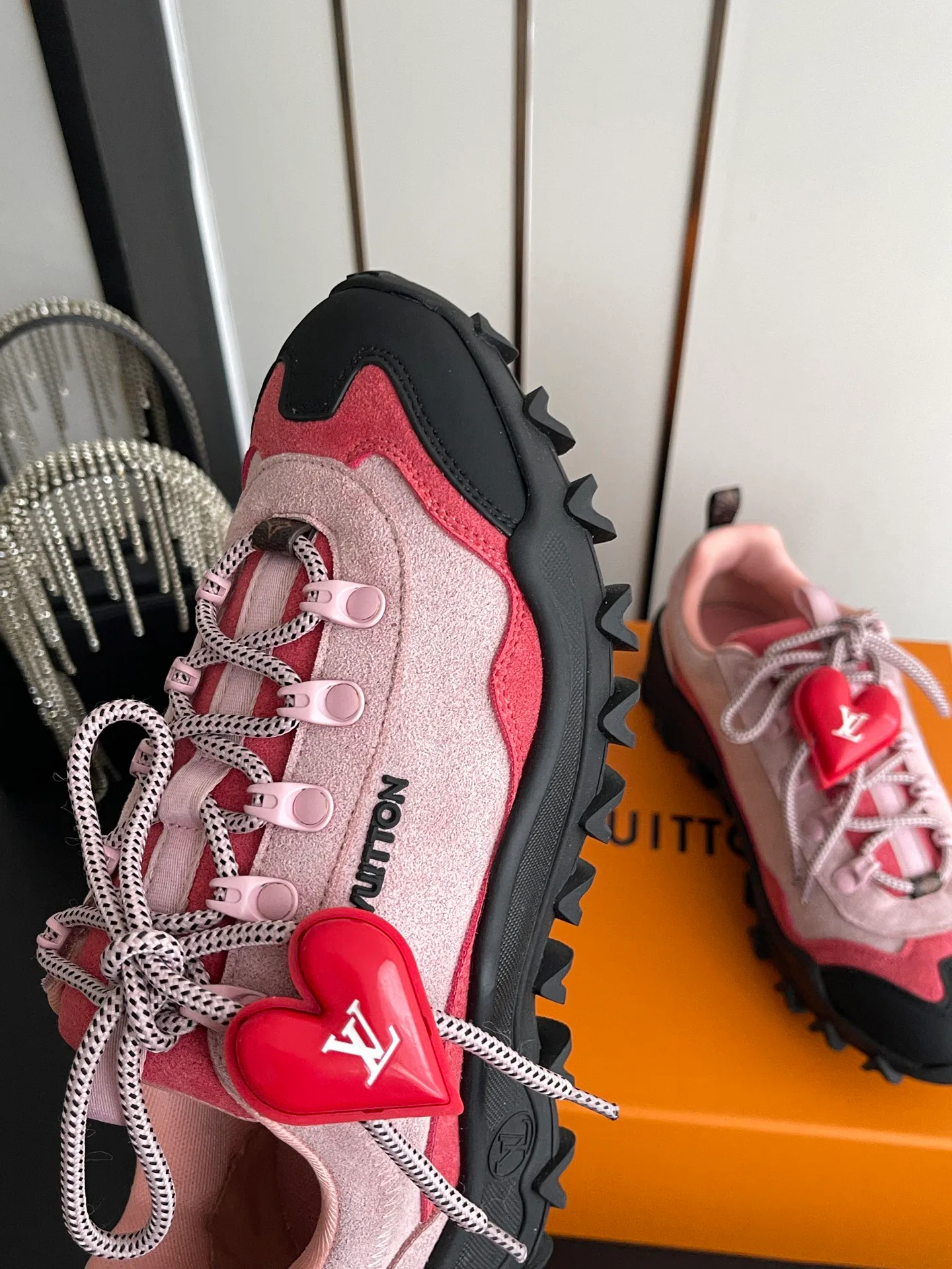 Women's Sneakers LOUIS VUITTON 17554378