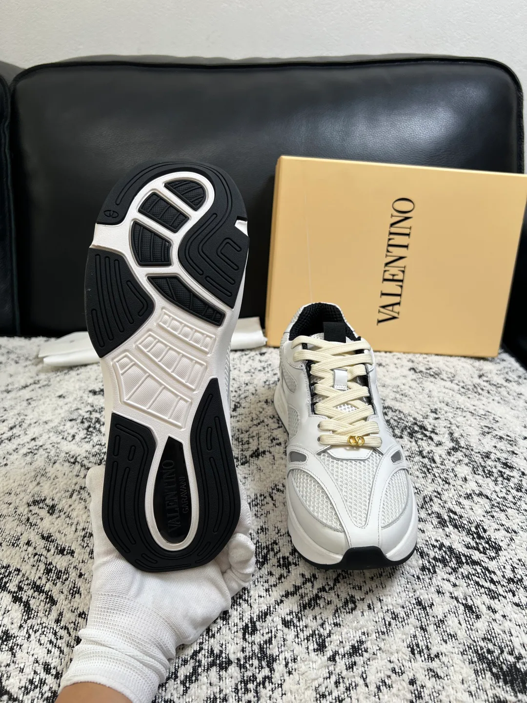 Men's Sneakers VALENTINO 17429900