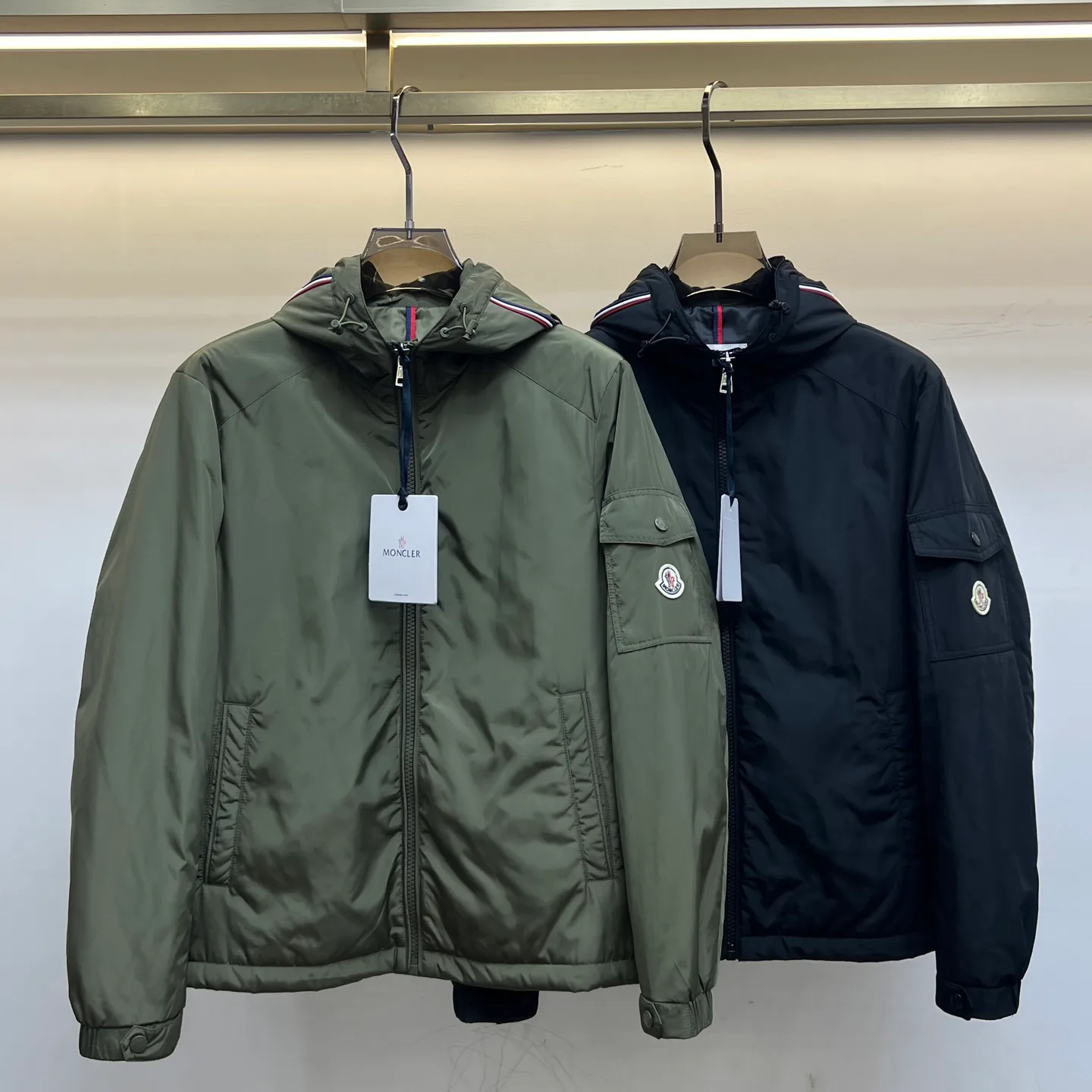 Women's Jackets And Down Jackets MONCLER 17340733