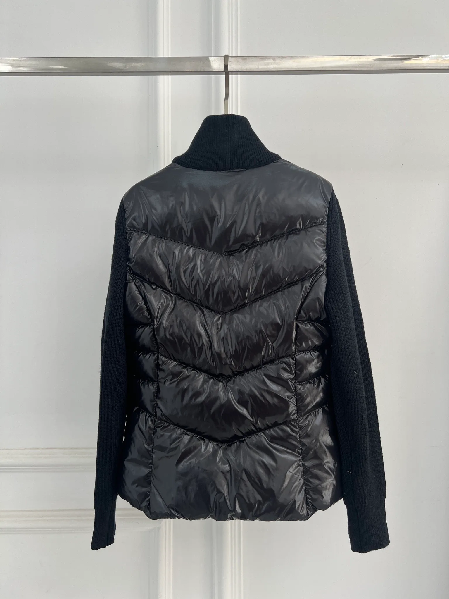 Women's Jackets And Down Jackets MONCLER 18415617