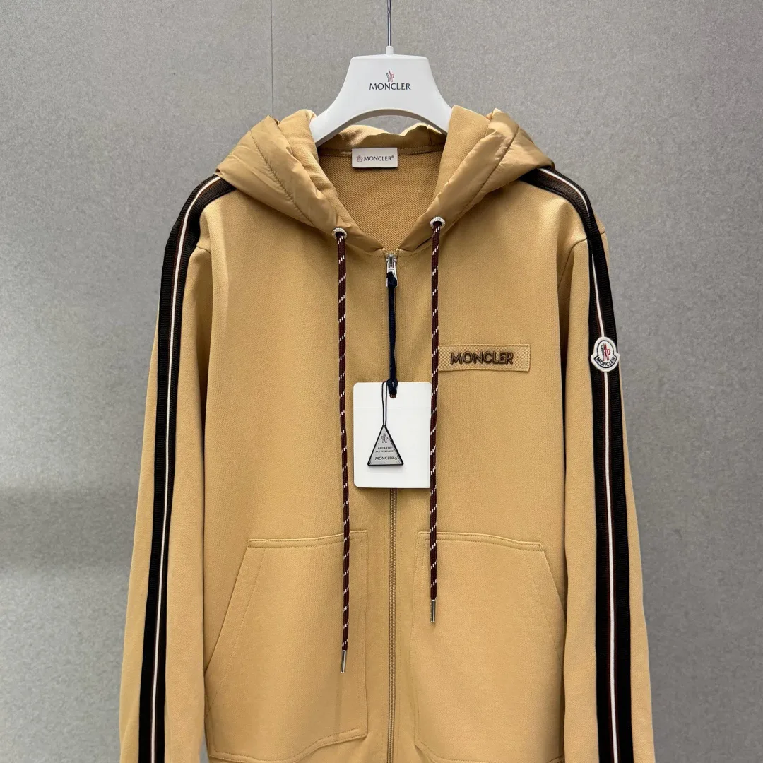 Men's Sweatshirts And Hoodies MONCLER 16959570