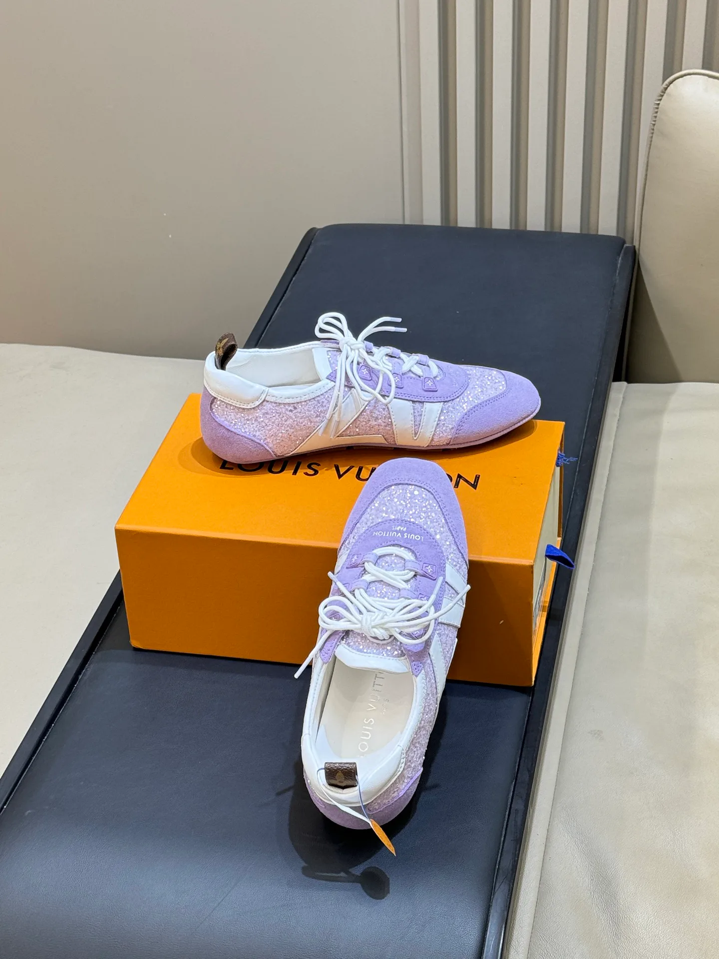 Women's Sneakers LOUIS VUITTON 18073226