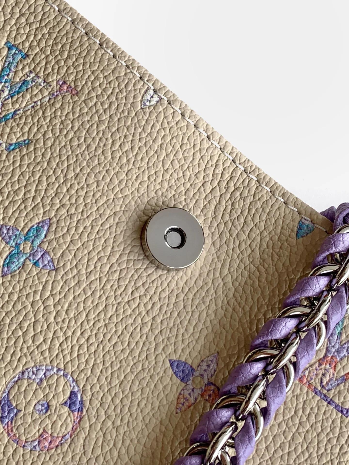 Women's Shoulder Bags LOUIS VUITTON 17949173