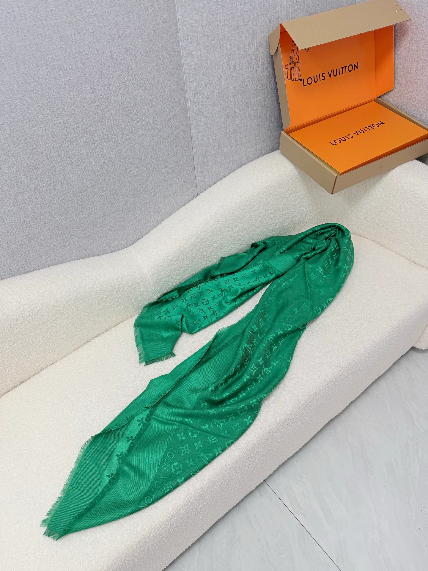 Scarves LOUIS VUITTON 18141356