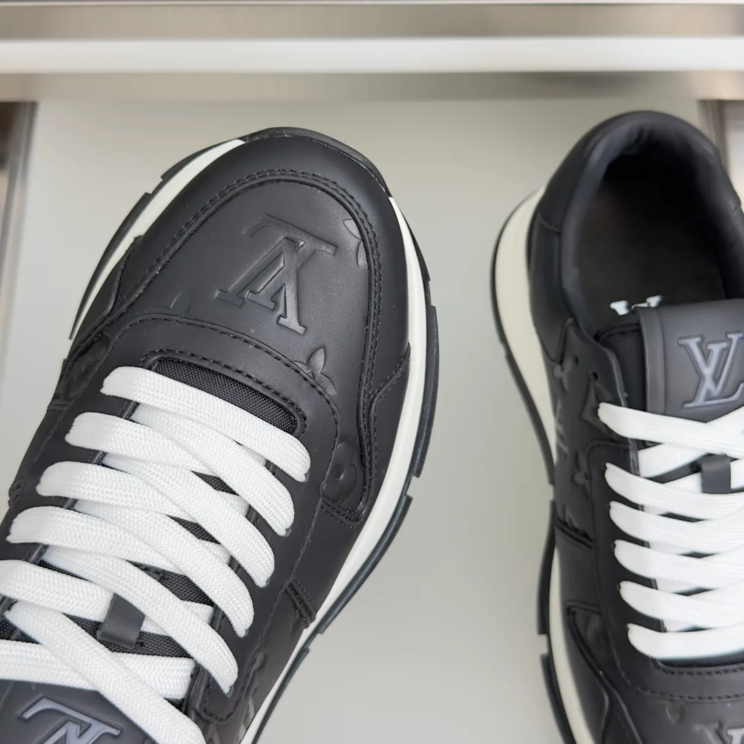 Men's Sneakers LOUIS VUITTON 17950774