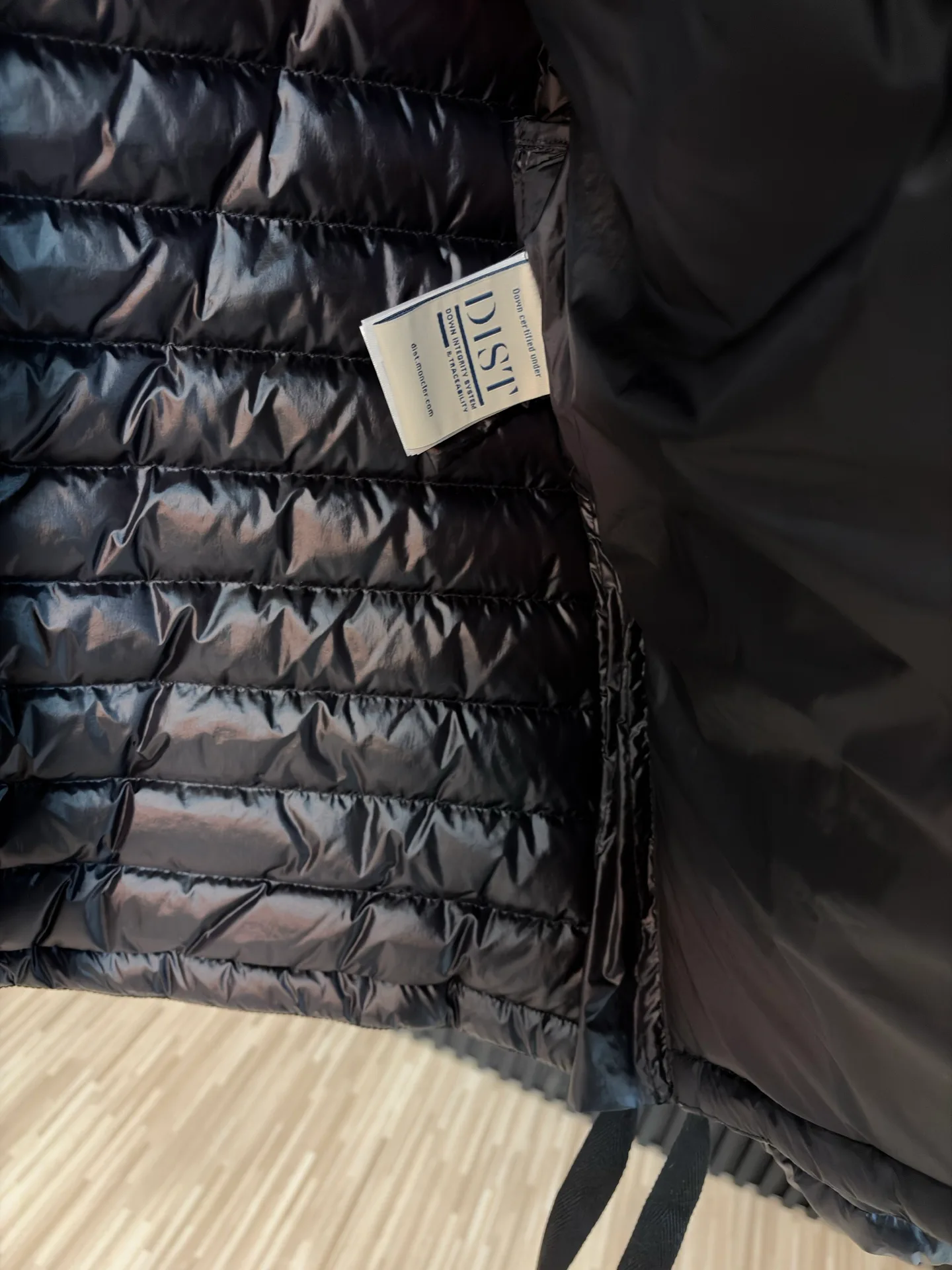 Men's Jackets And Down Jackets MONCLER 17908036