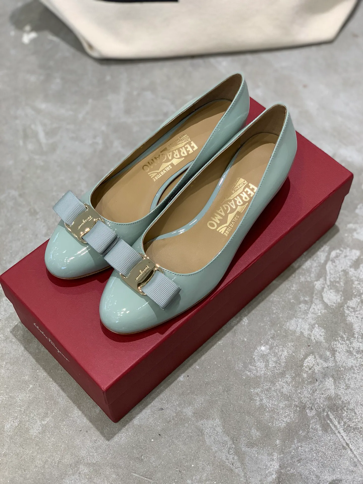 Women's Ballet Flats SALVATORE FERRAGAMO 18340664