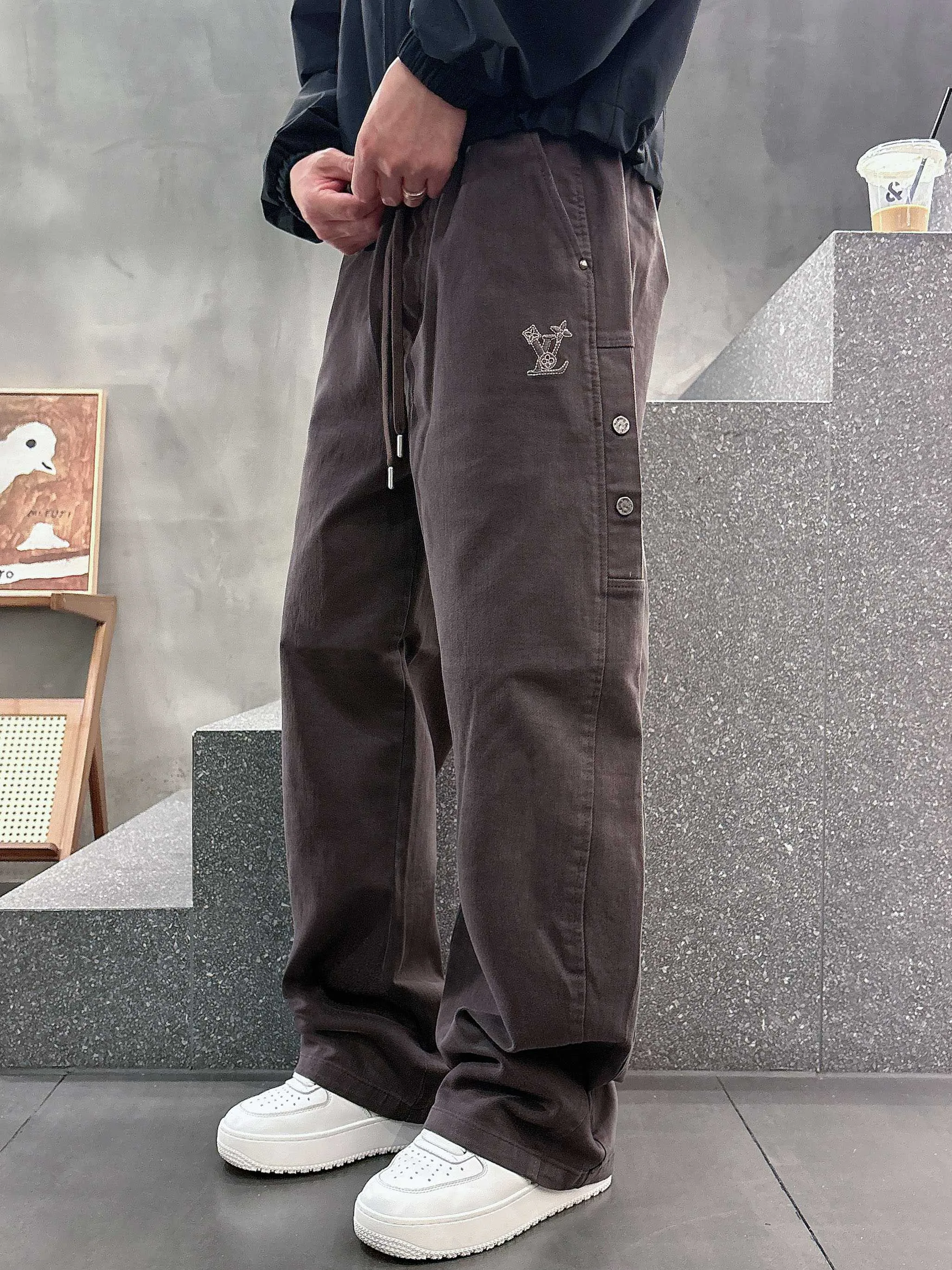 Men's Trousers LOUIS VUITTON 18368714
