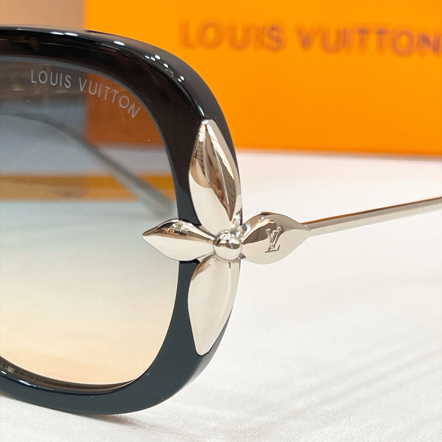 Glasses LOUIS VUITTON 17916297