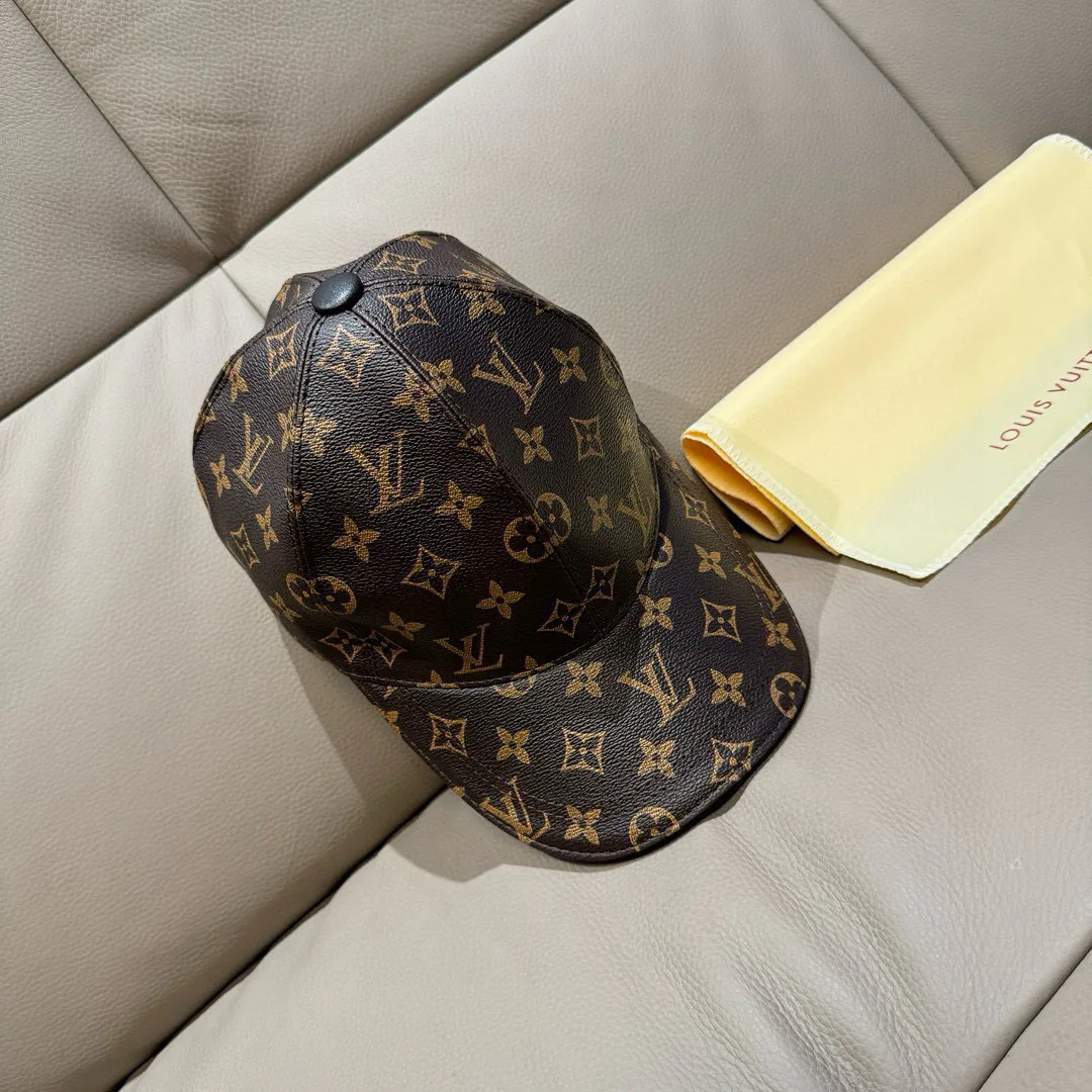 Hats LOUIS VUITTON 18105224