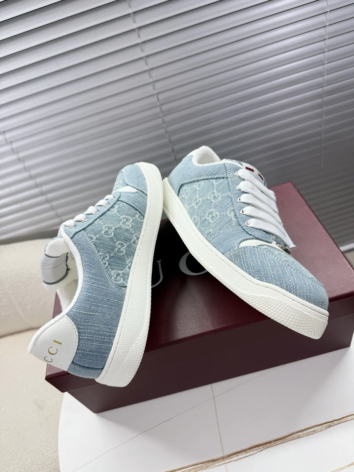 Women's Sneakers GUCCI 18011356