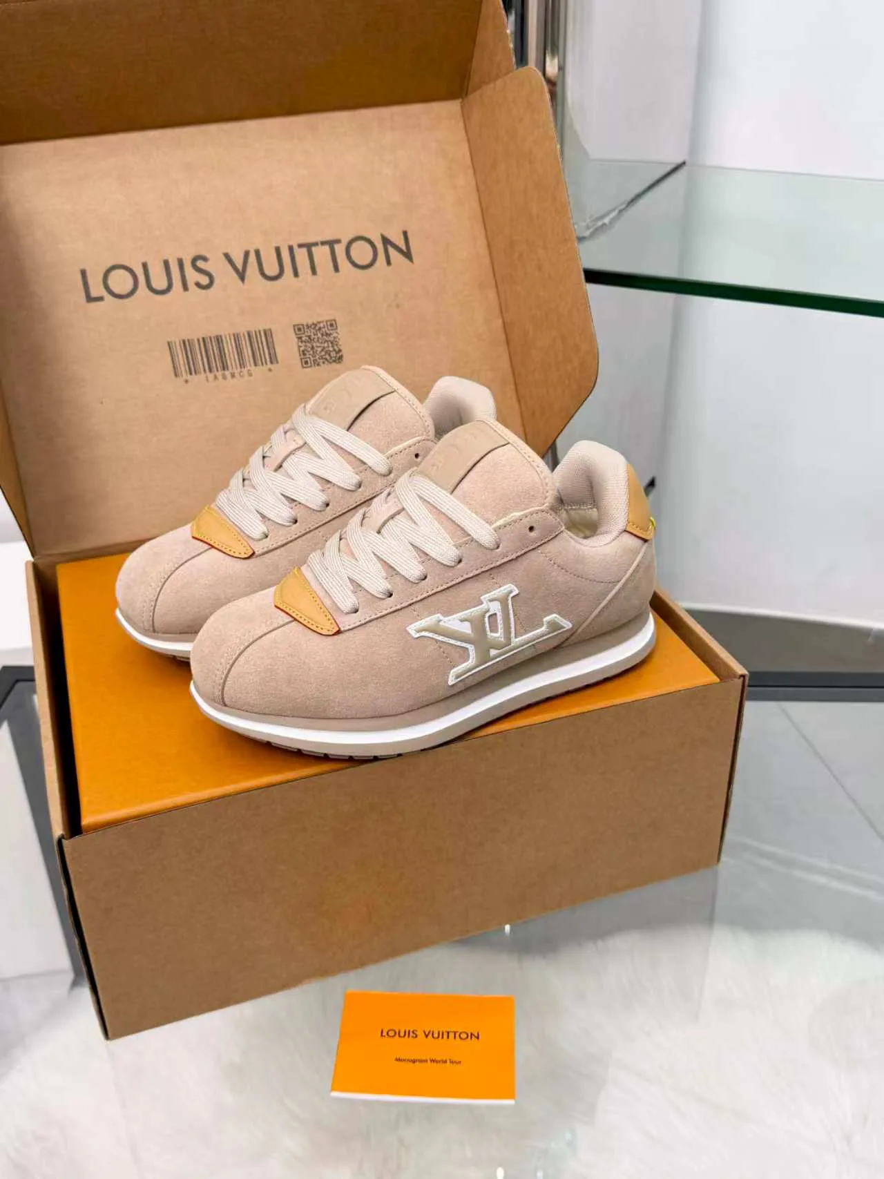 Women's Sneakers LOUIS VUITTON 18417398