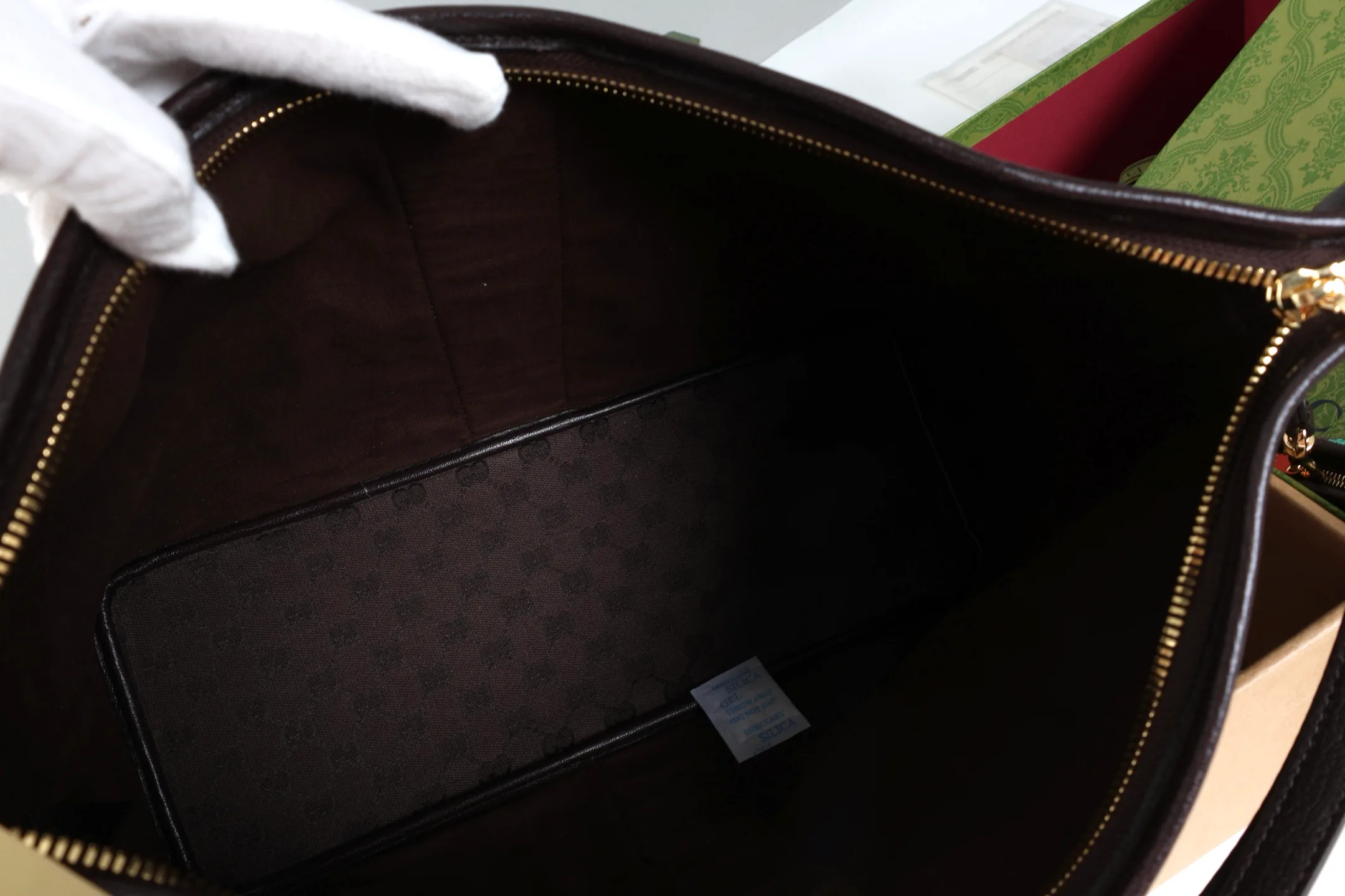 Women's Classic Handbags GUCCI 18250604