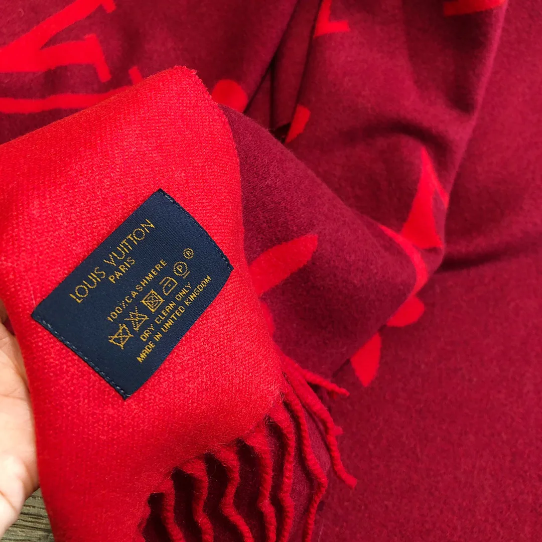 Scarves LOUIS VUITTON 18105679