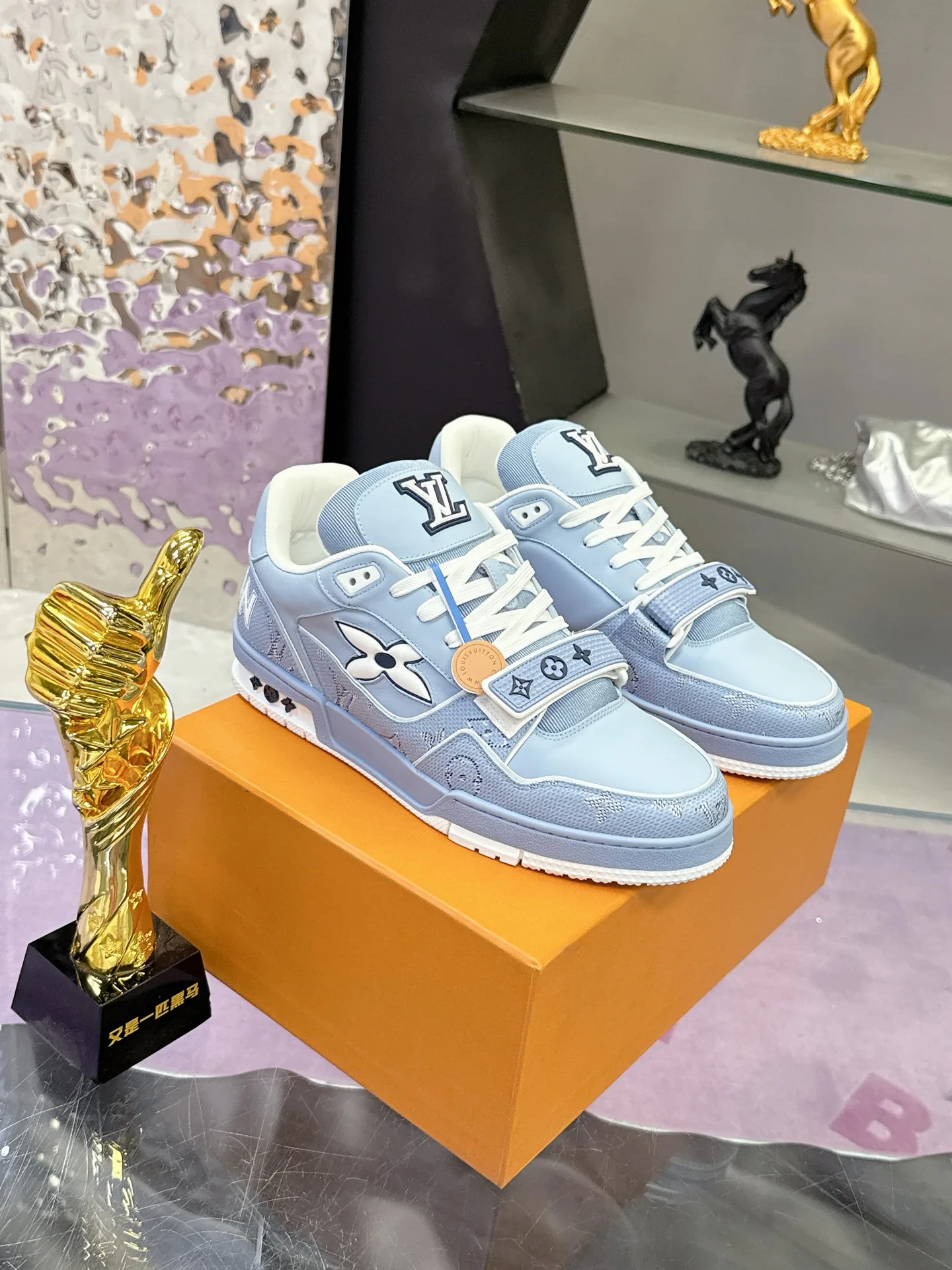 Men's Sneakers LOUIS VUITTON 17740577