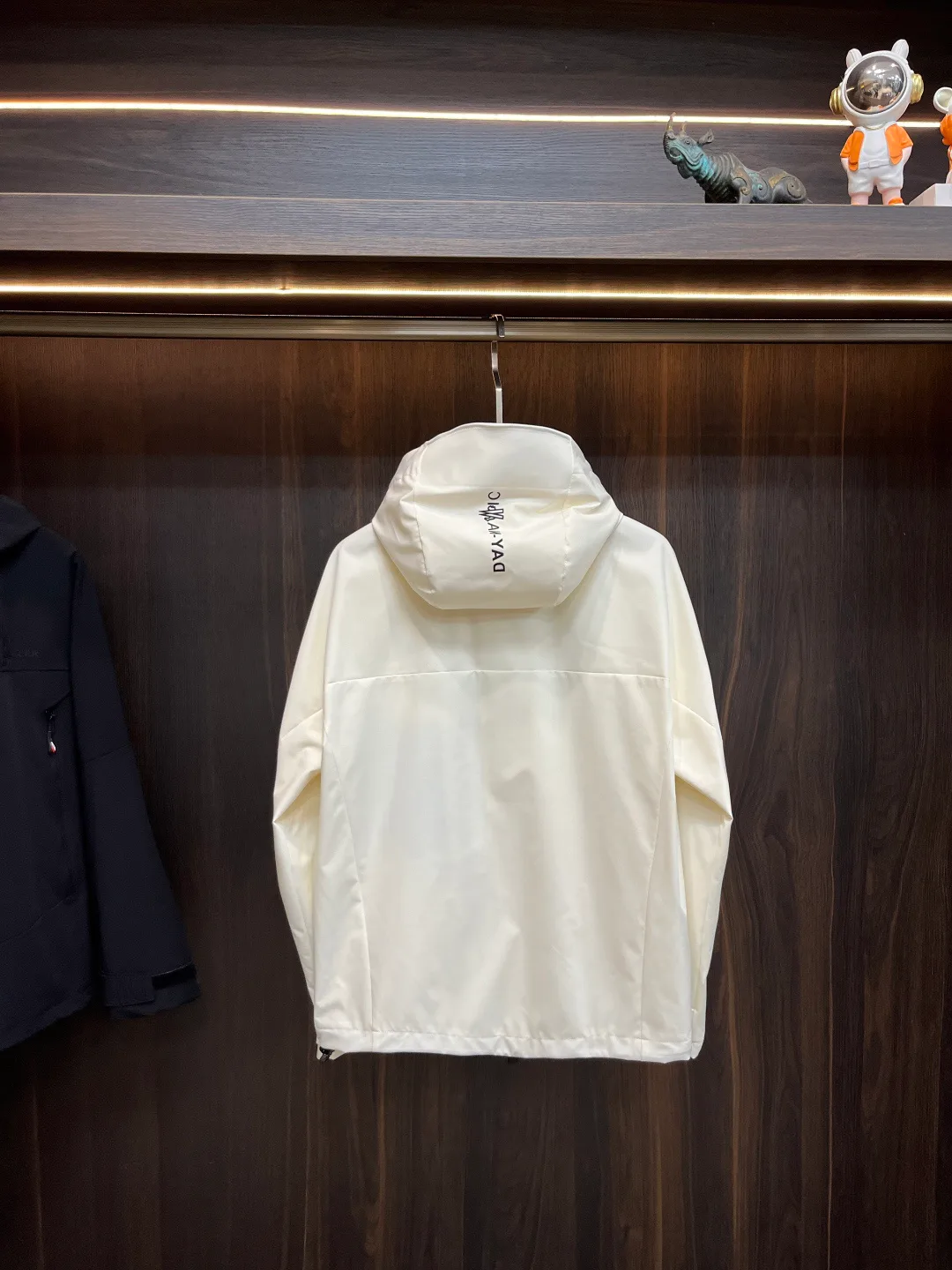 Куртки И Пуховики Мужские Moncler 18659510