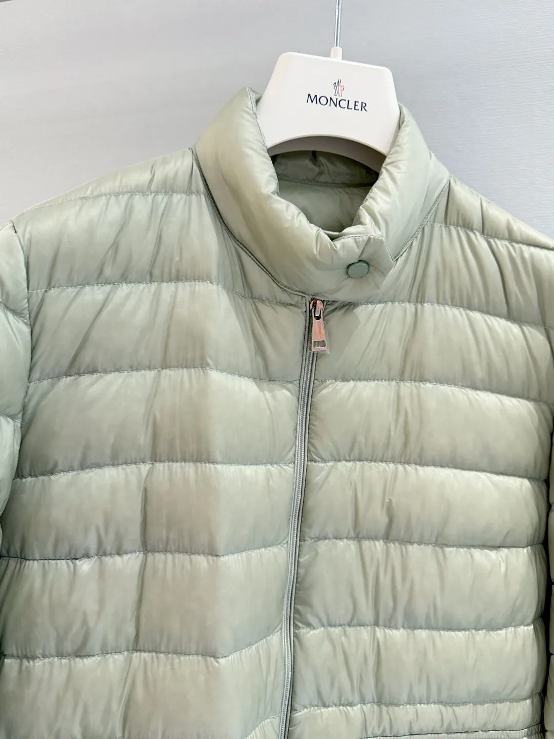 Women's Jackets And Down Jackets MONCLER 18049846