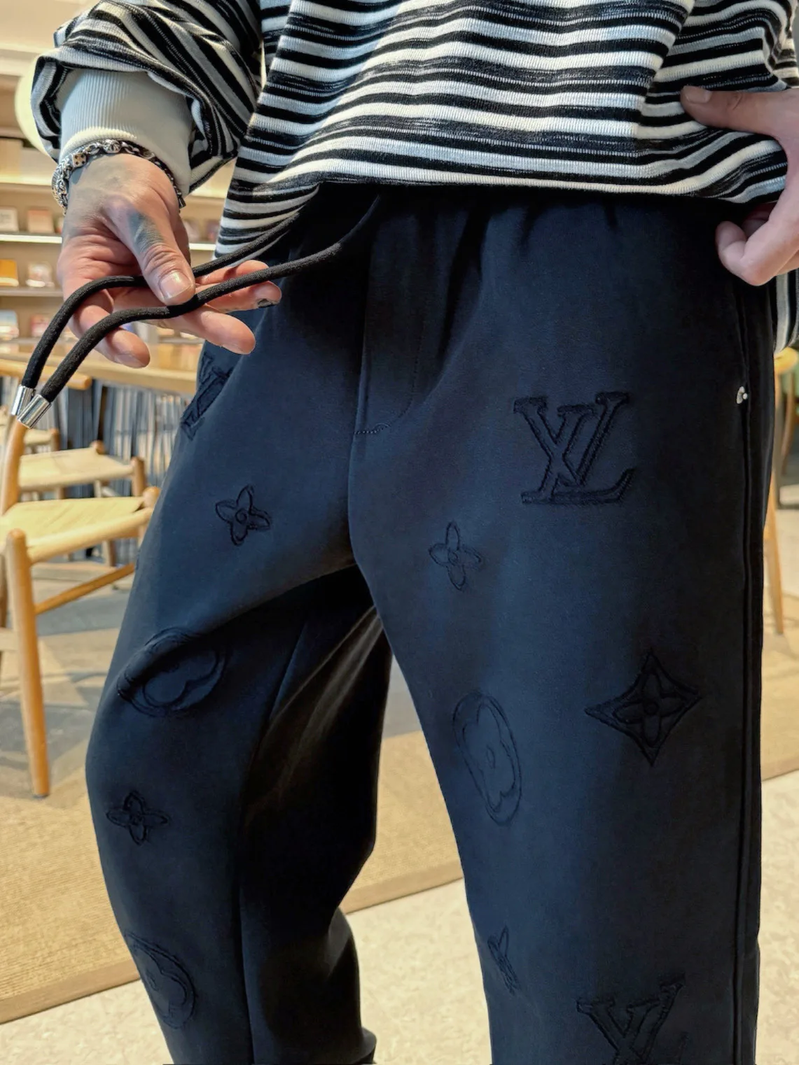 Men's Trousers LOUIS VUITTON 18345747