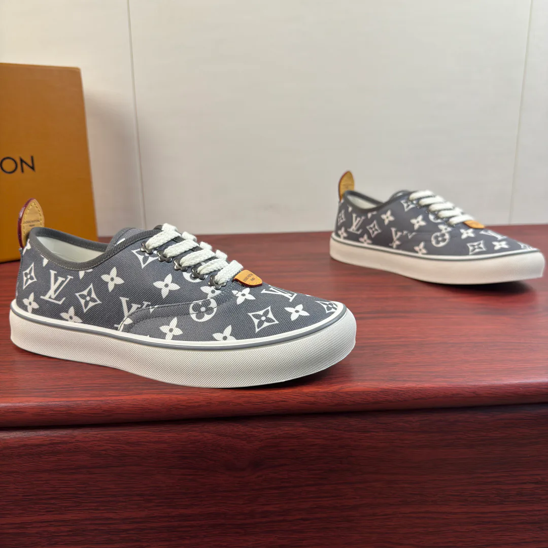Men's Sneakers LOUIS VUITTON 18100537