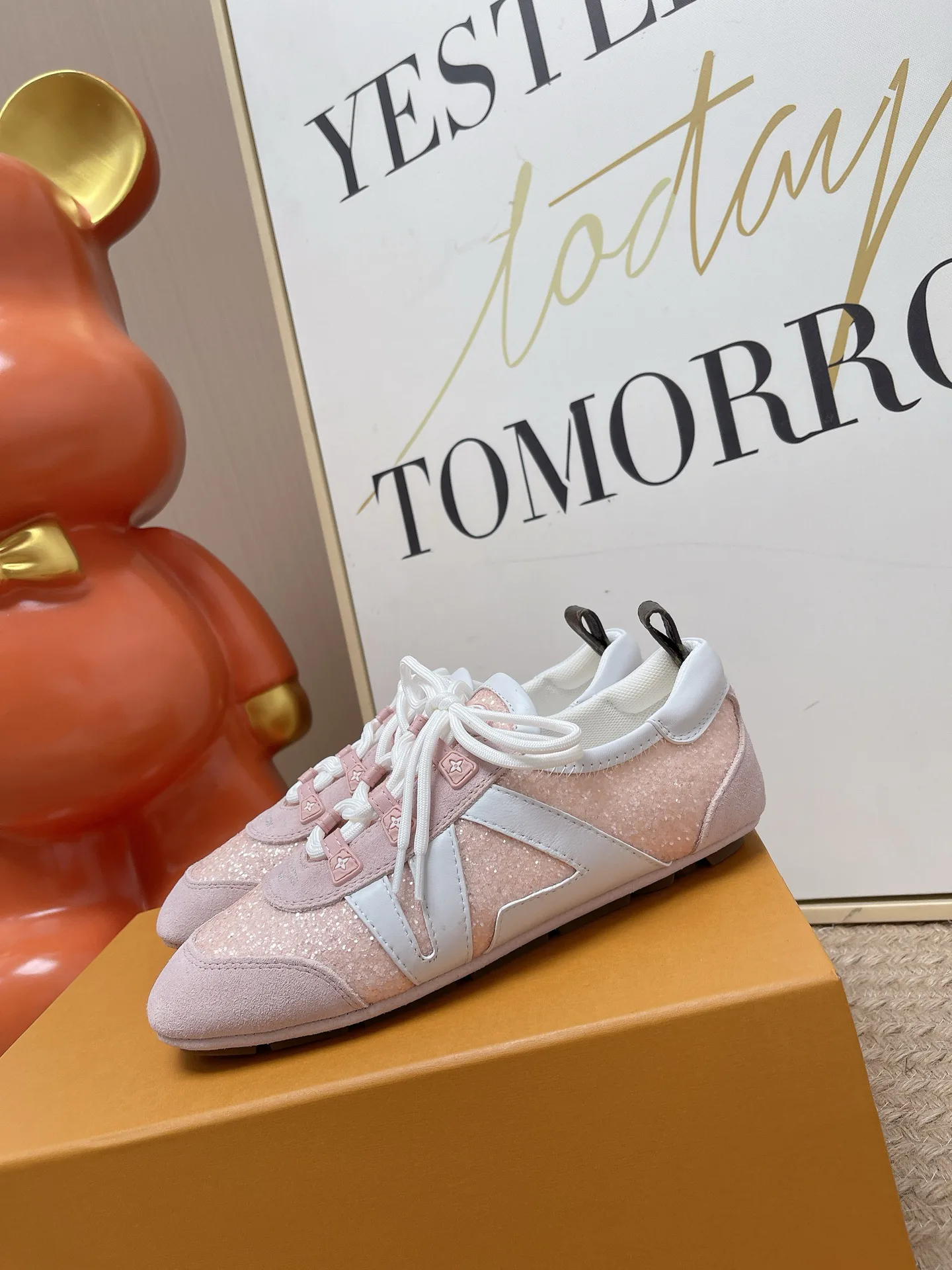 Women's Sneakers LOUIS VUITTON 17449410